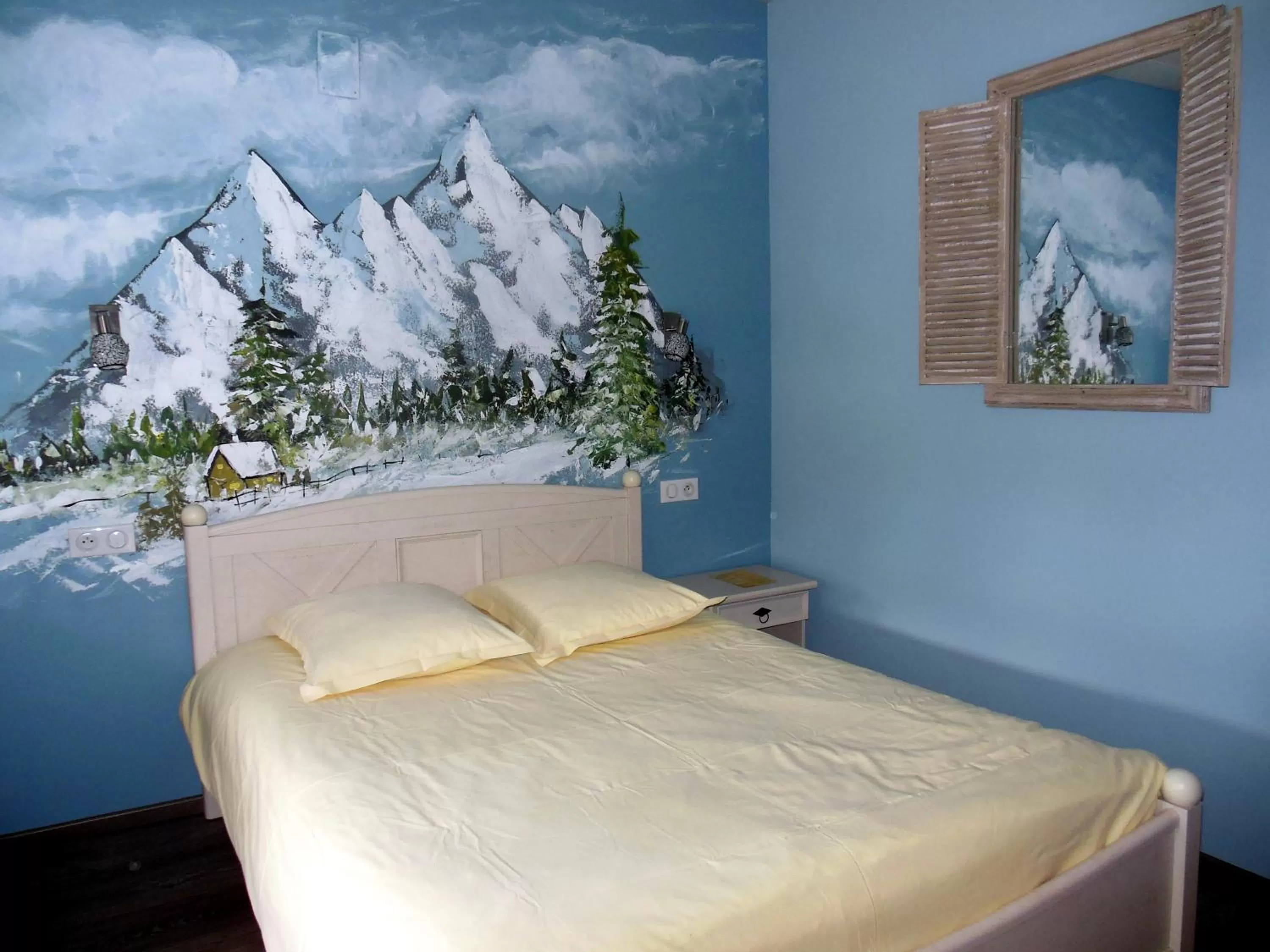 Photo of the whole room, Bed in Hotel Champ Alsace