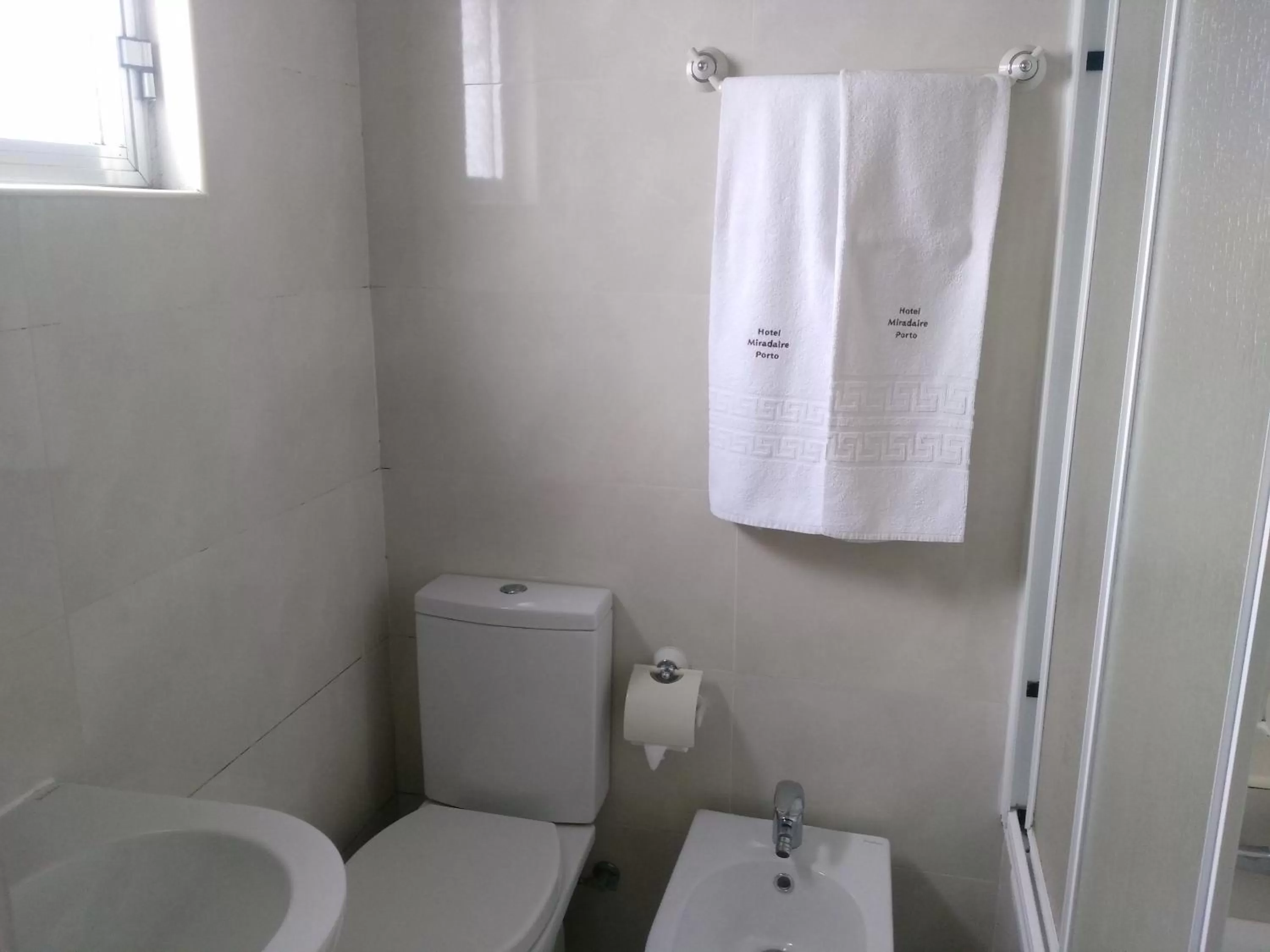 Shower in Hotel Mira D'Aire