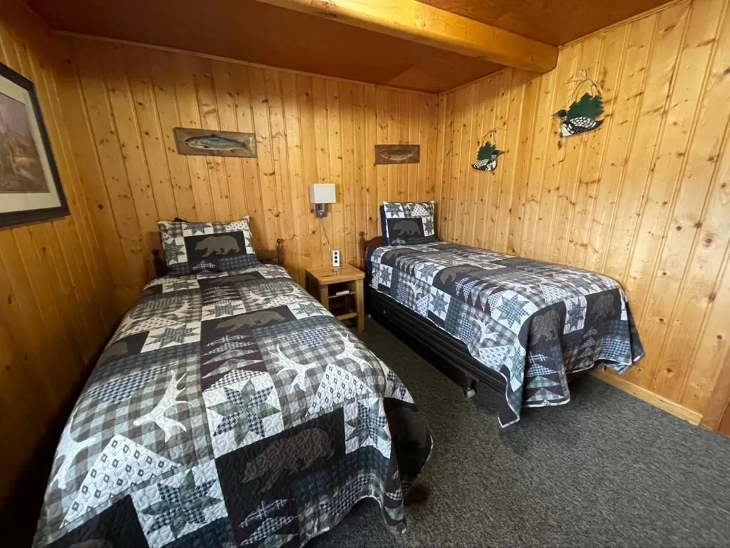Bed in Sportsman Lodge Melrose MT