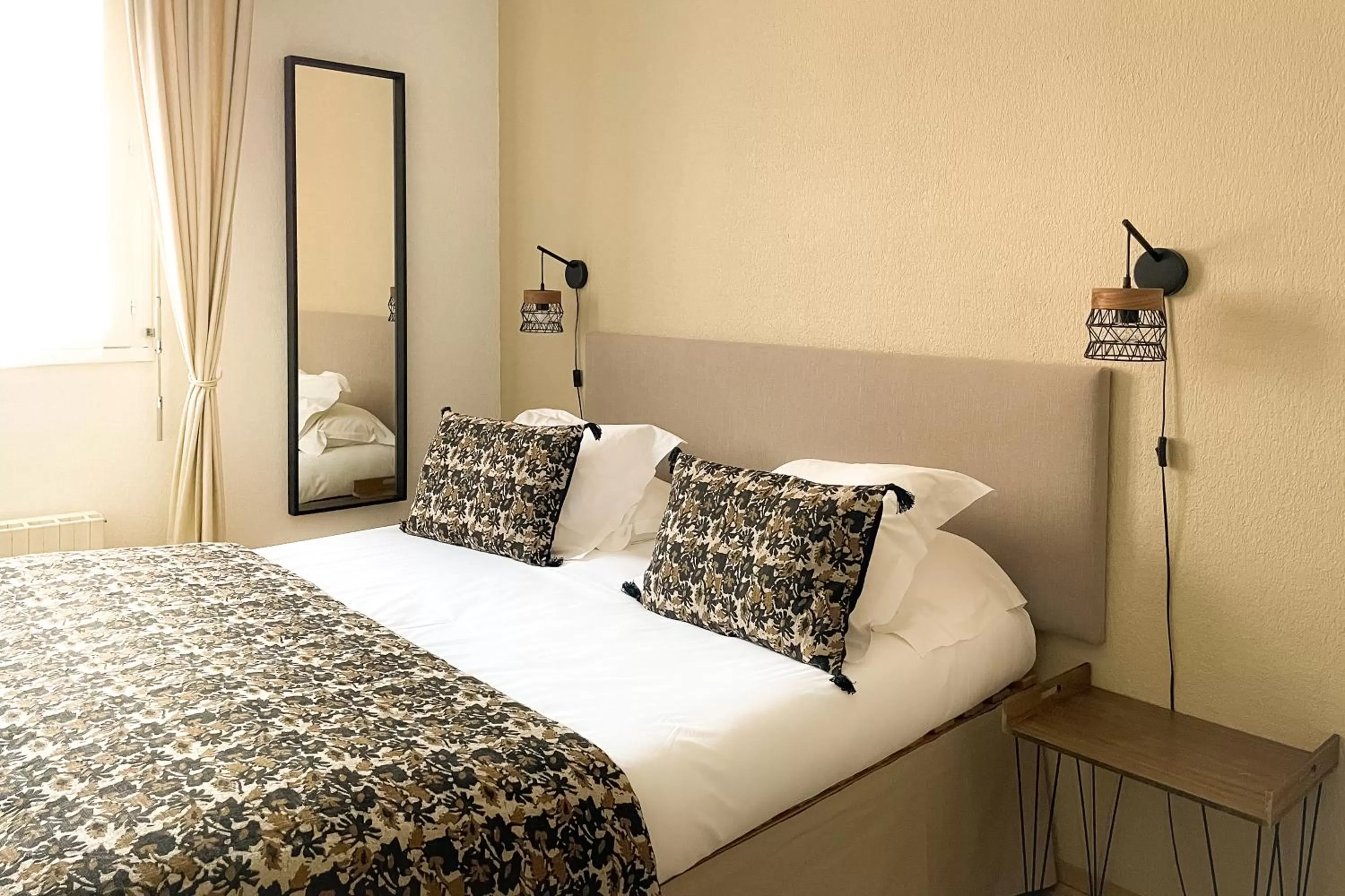 Bedroom, Bed in Hotel Le Magnan