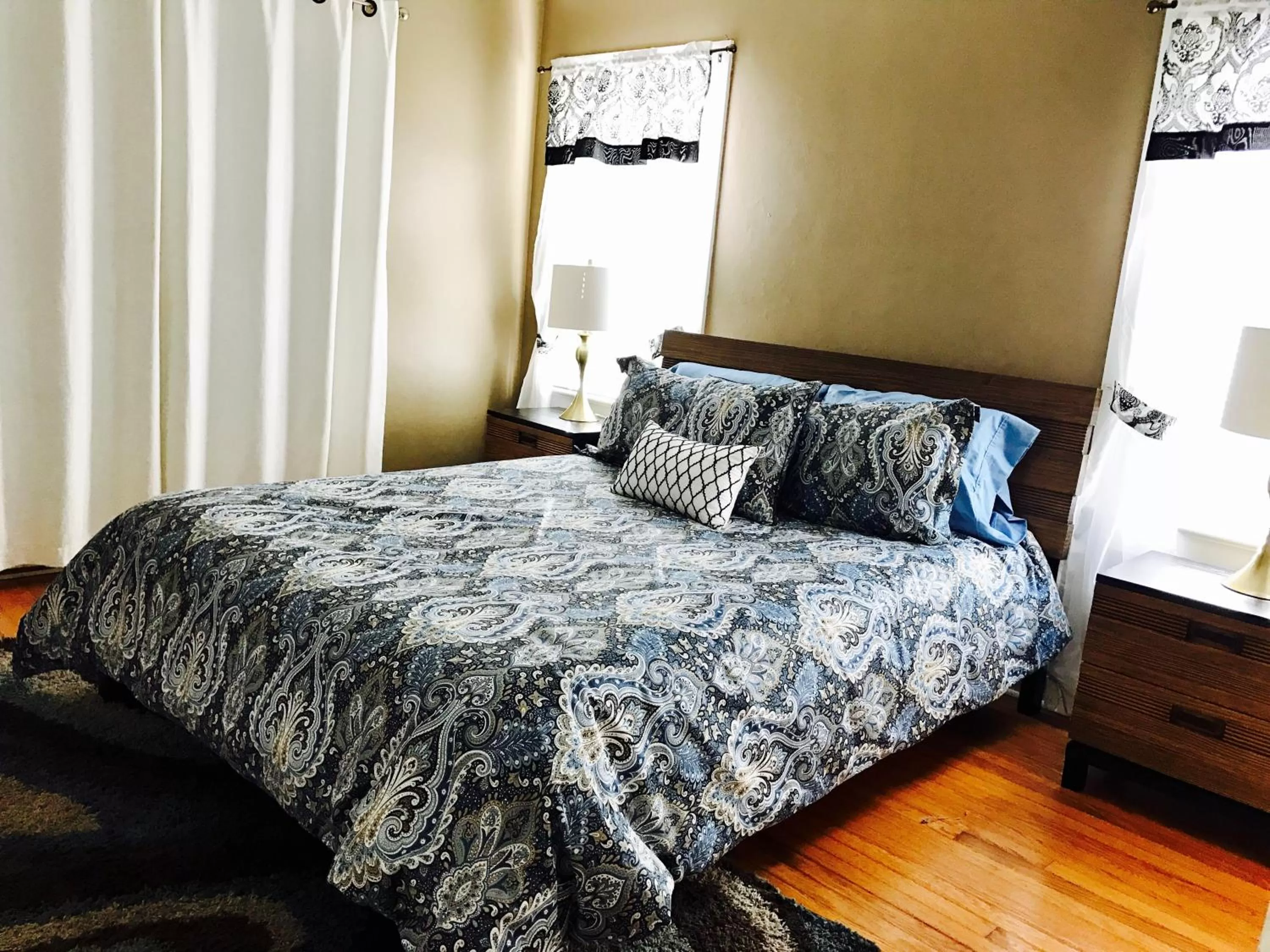 Bed in Mango Inn Bed and Breakfast