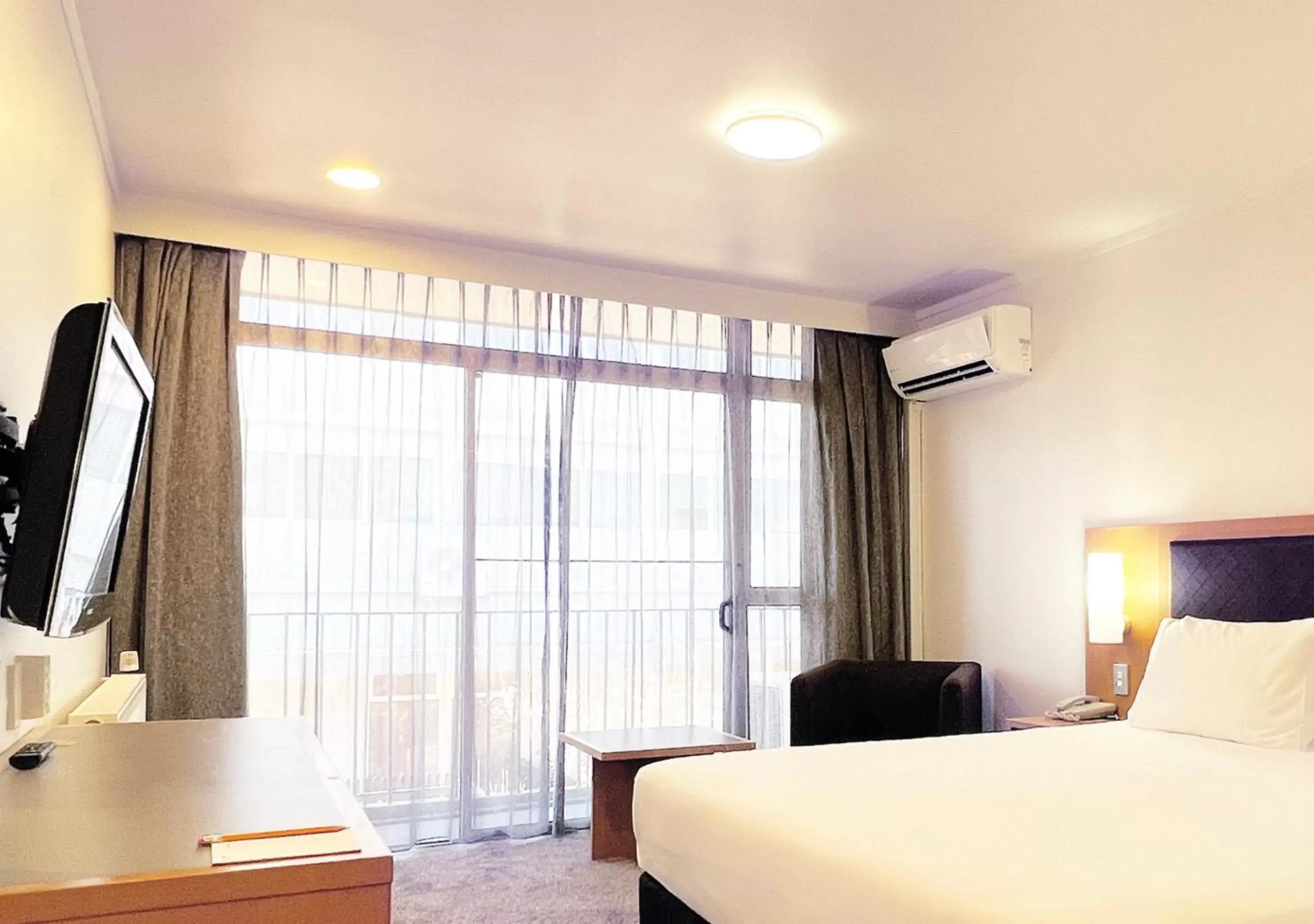 Superior King Room in Sudima Hotel Lake Rotorua Superior King Room in Sudima Hotel Lake Rotorua