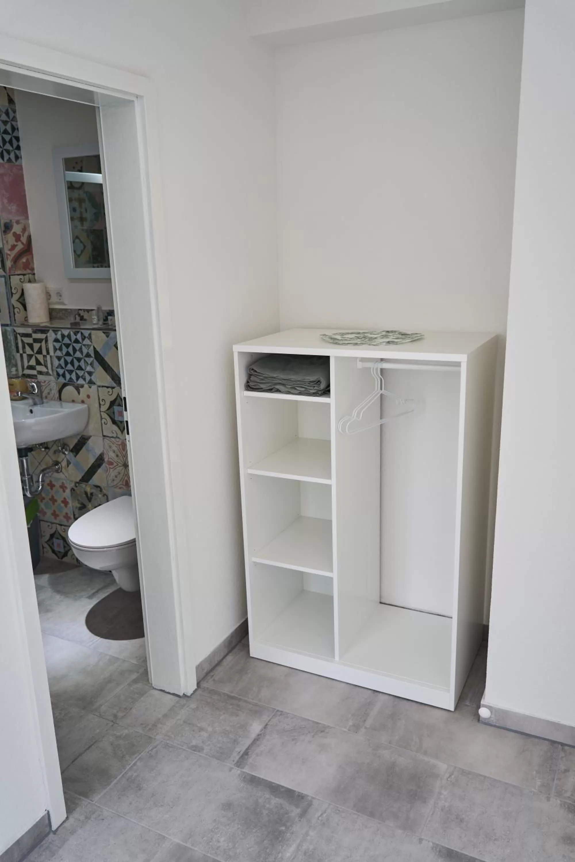 wardrobe in Greenhome Lörrach -Ihre Unterkunft im 3-Ländereck-