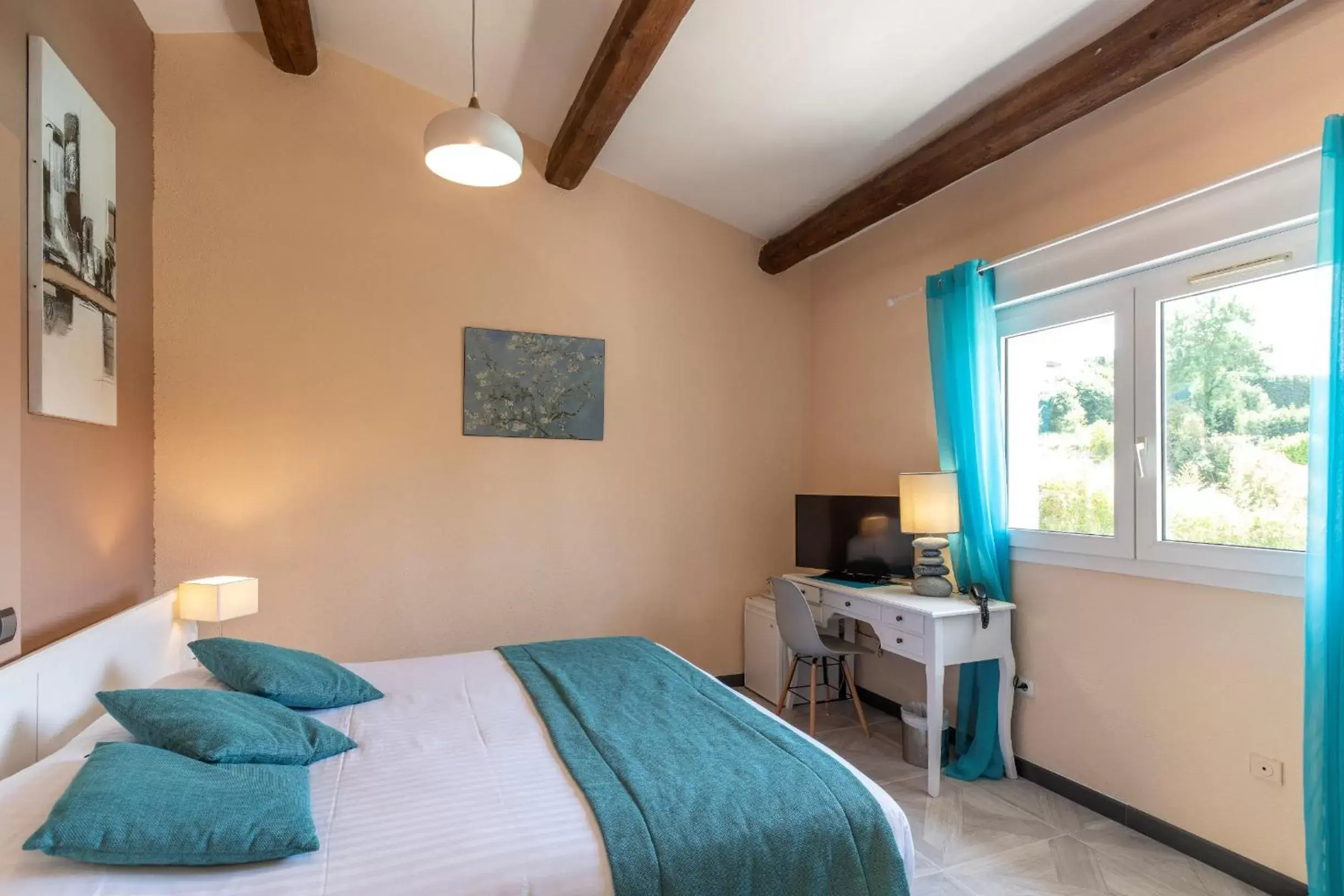 Comfort Triple Room in Les Bastides Saint Paul Comfort Triple Room in Les Bastides Saint Paul