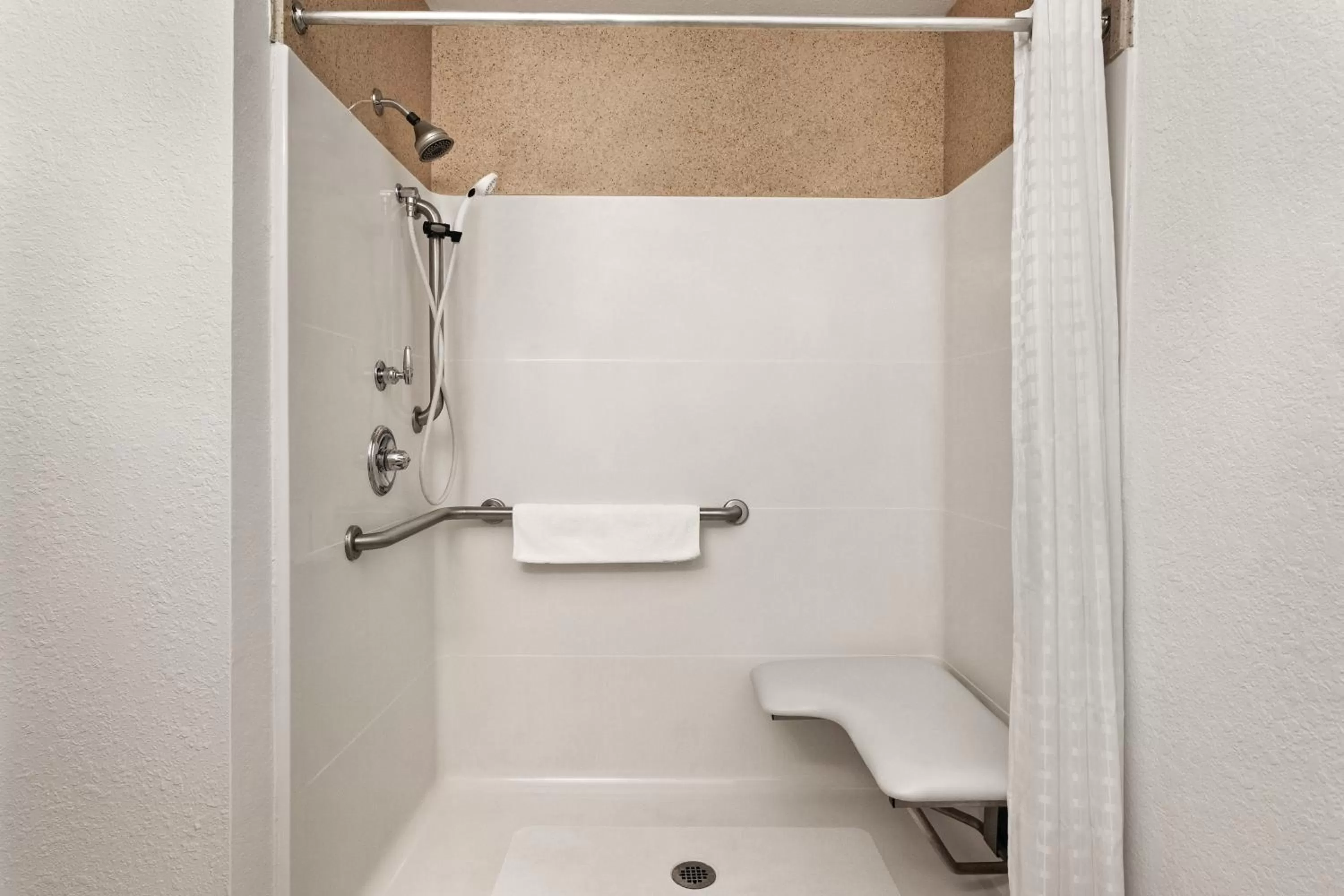 Shower in Country Inn & Suites by Radisson, Byram-Jackson South, MS