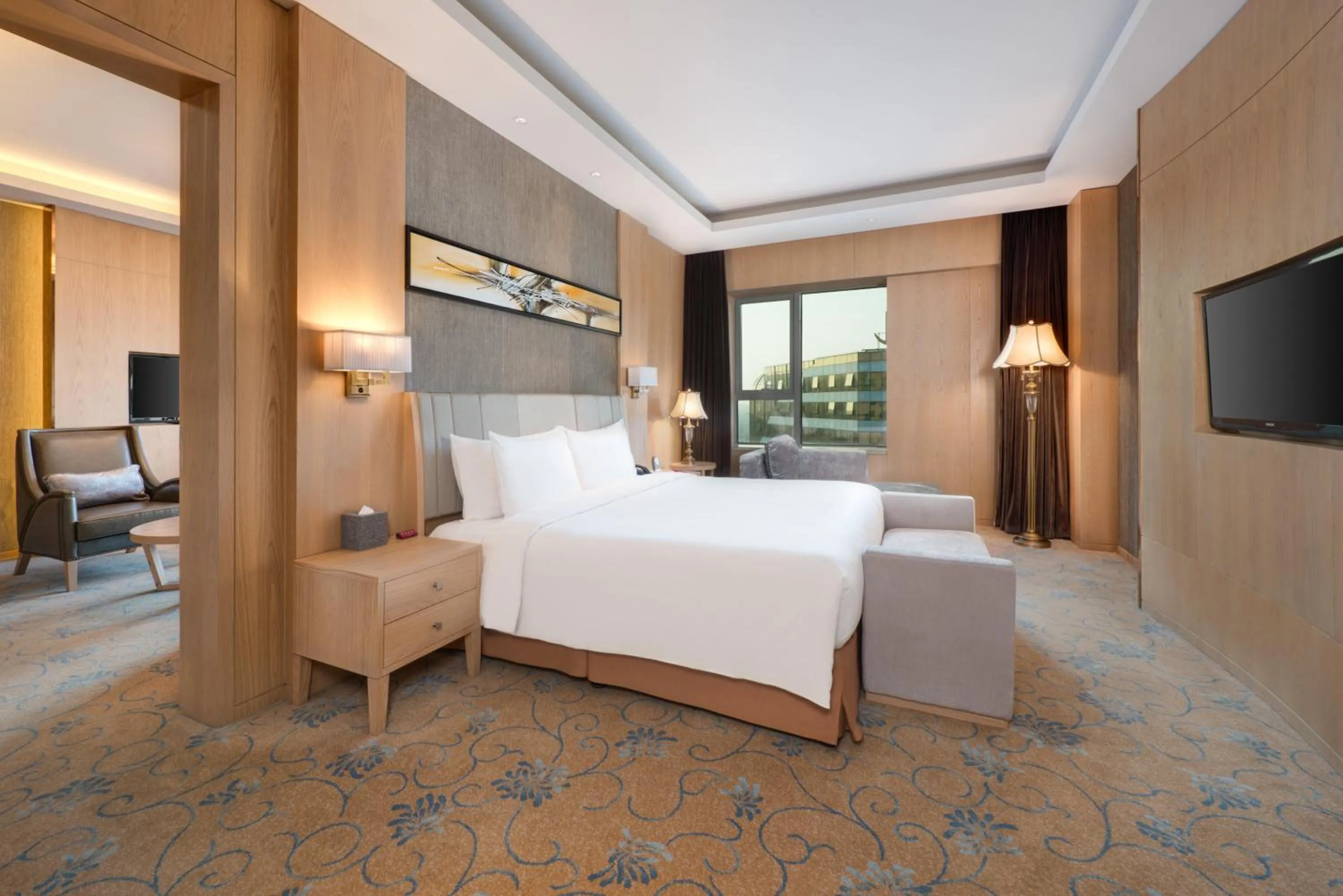 Photo of the whole room, Bed in Crowne Plaza Shanghai Noah Square by IHG