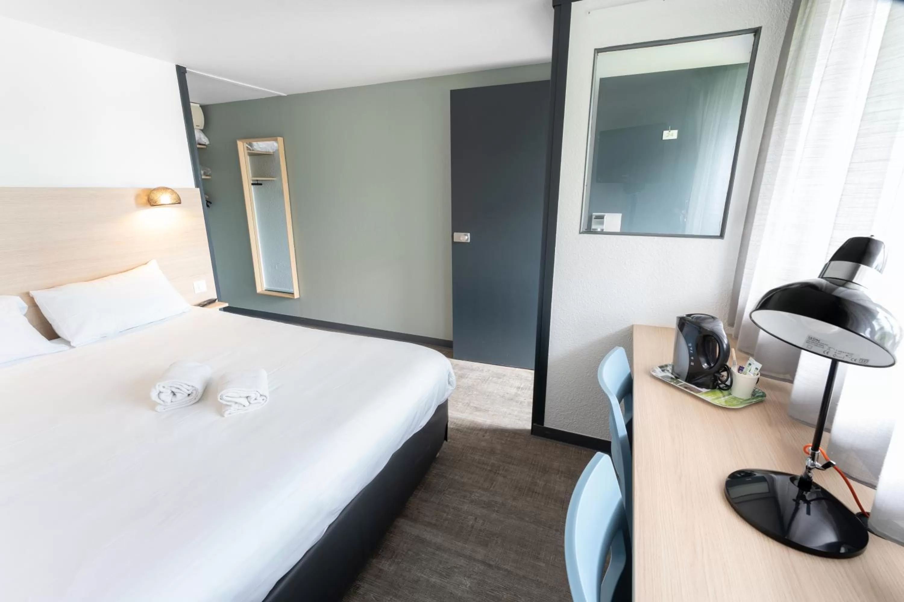 Bedroom, Bed in Hotel Inn Design La Rochelle