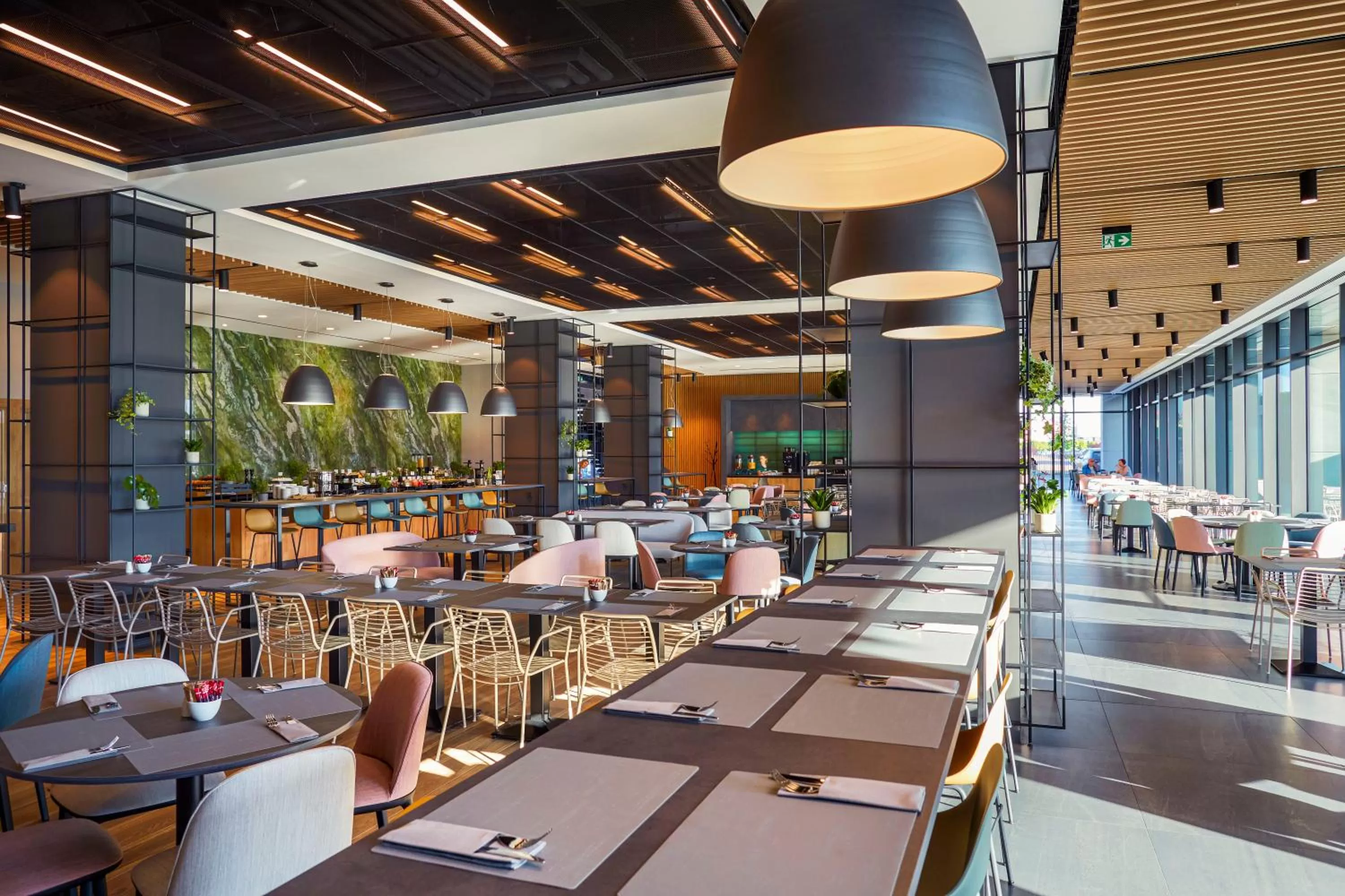 Restaurant/places to eat in Q Hotel Plus Wrocław Bielany