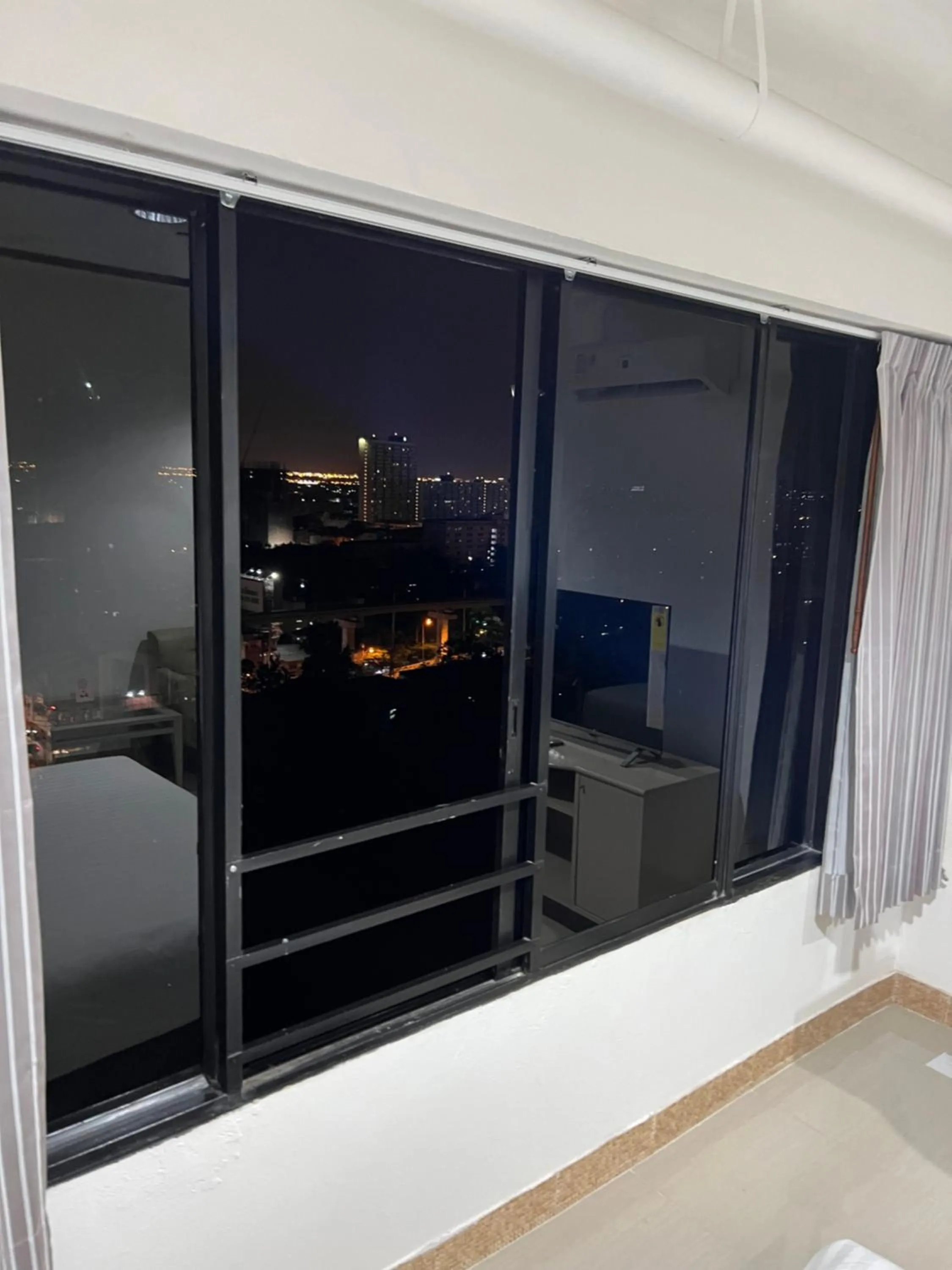 City view, Bed in Mall Suites Hotel