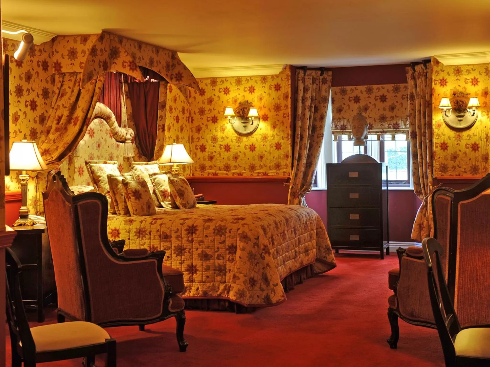 Photo of the whole room, Bed in Coombe Abbey Hotel