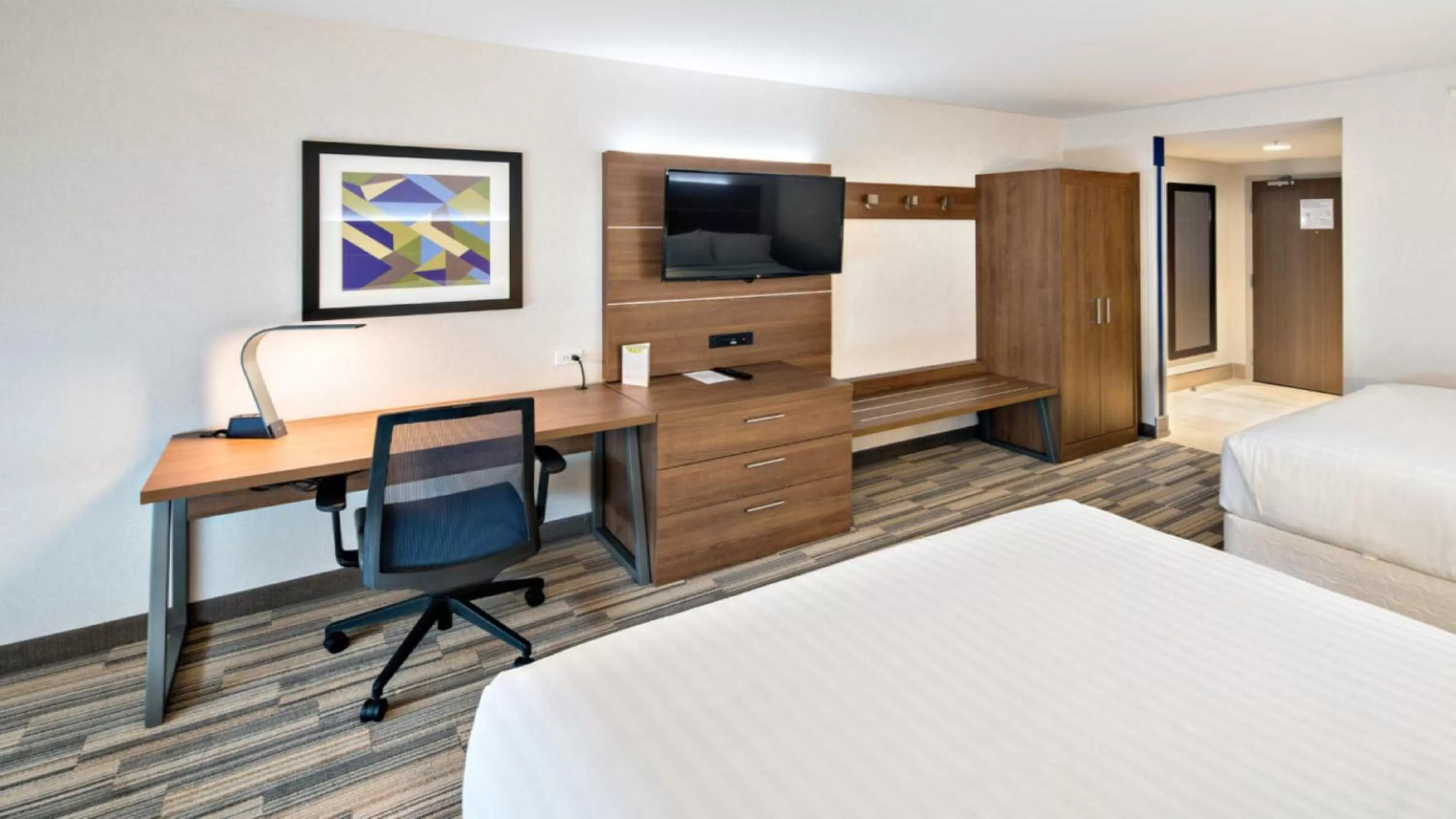 Photo of the whole room, Bed in Holiday Inn Express Hotel & Suites Mount Pleasant by IHG