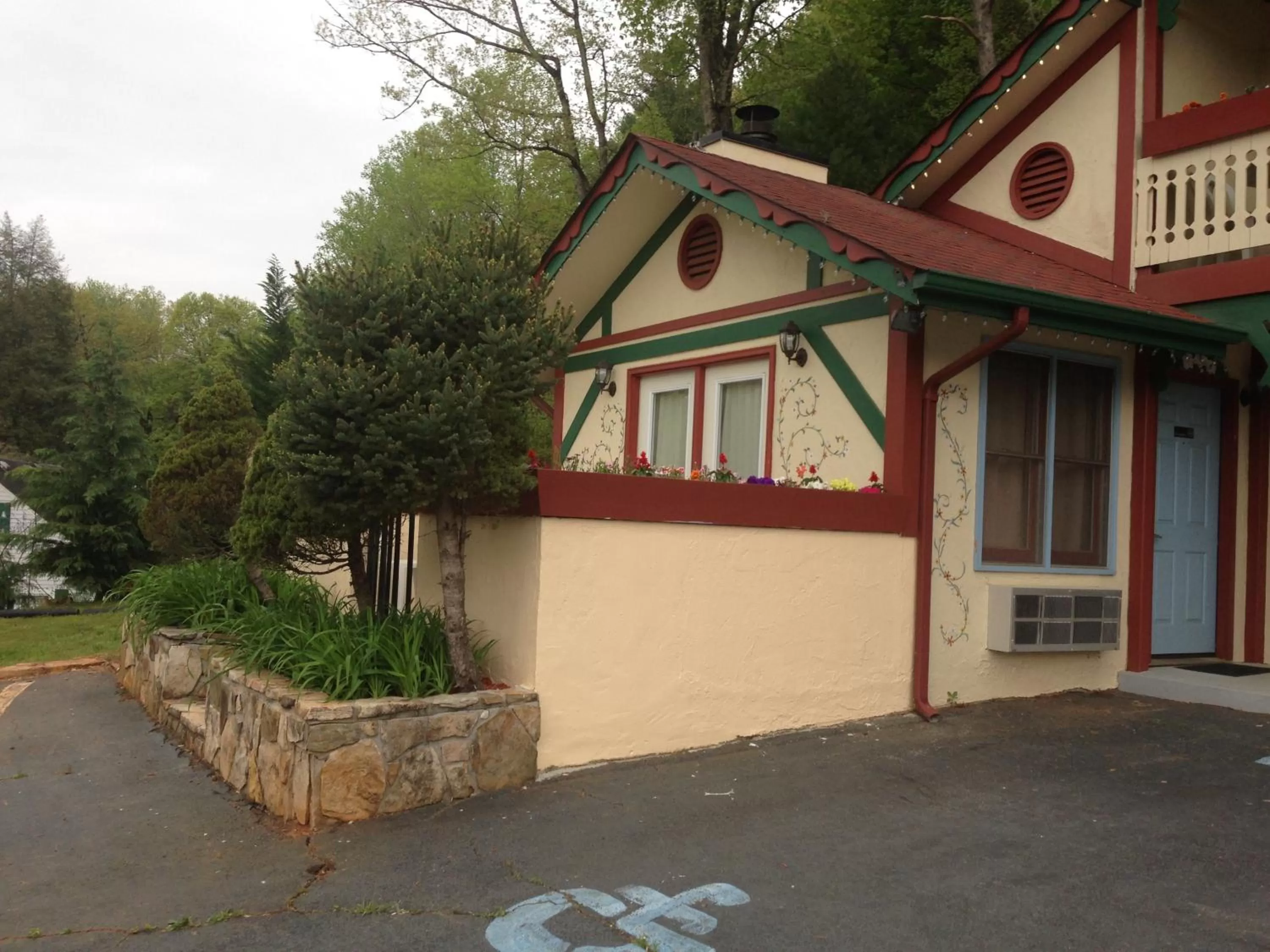 Facade/entrance in Heidi Motel - Helen