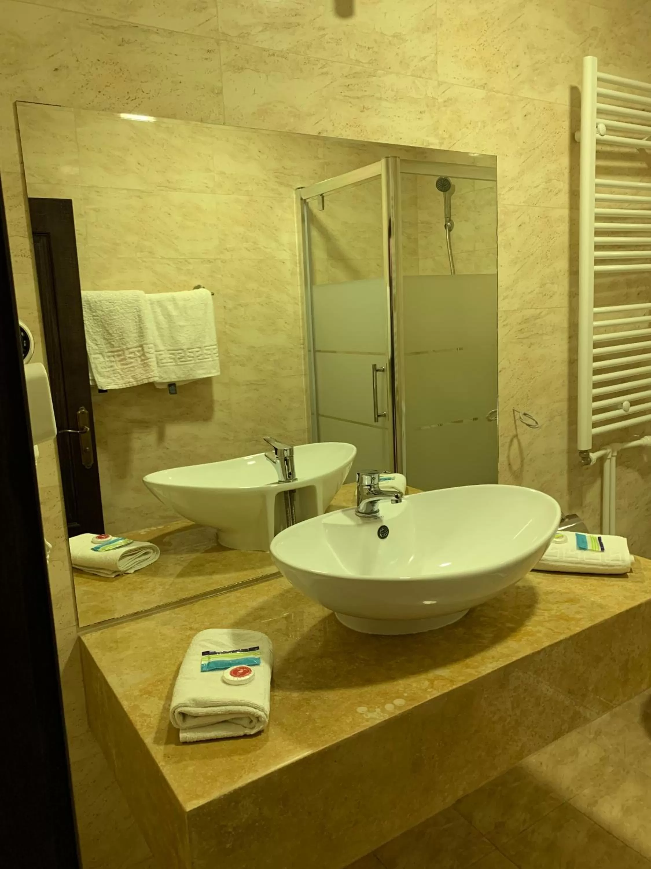 Bathroom in Laura Holiday