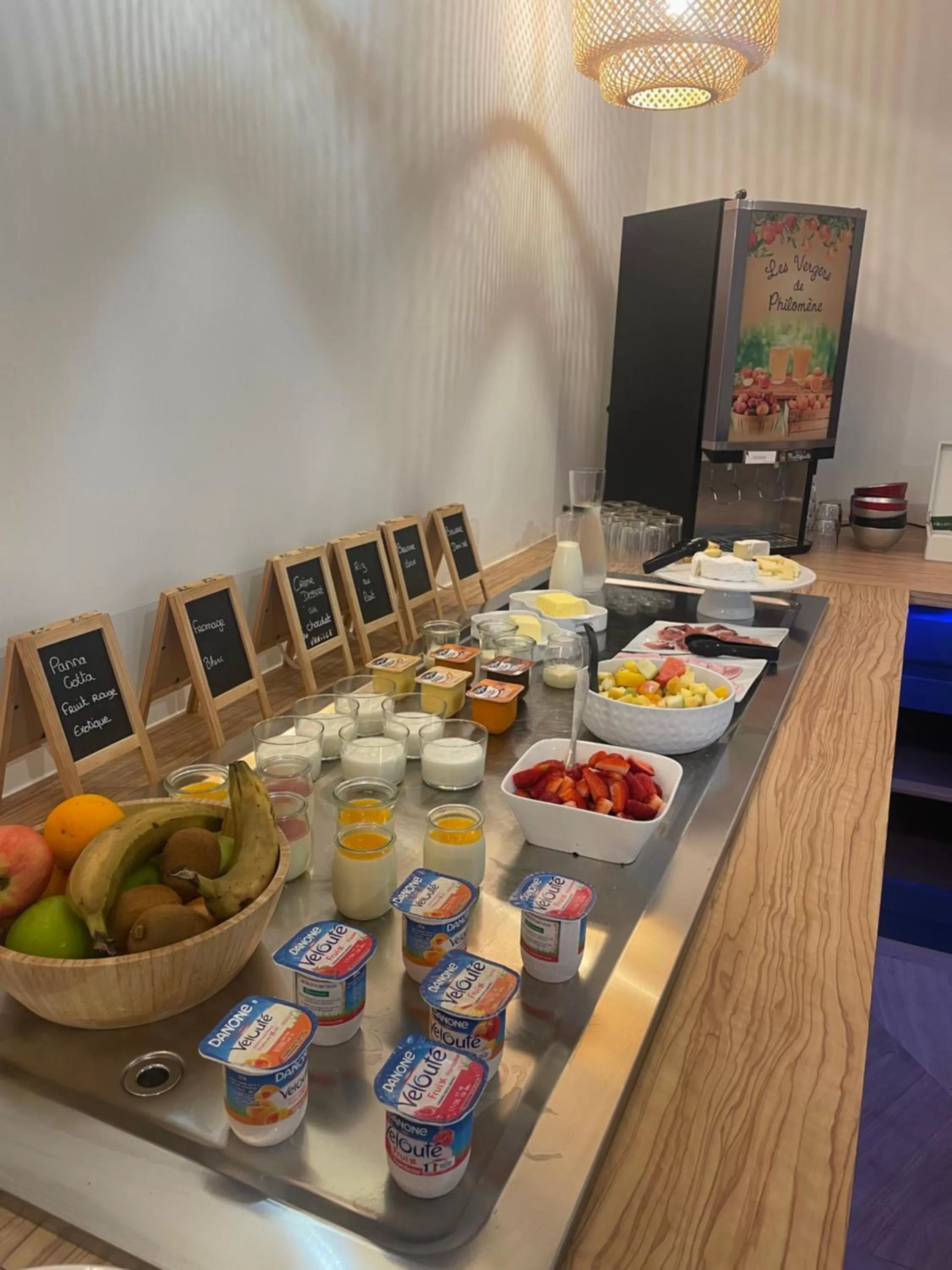 Breakfast in Hôtel Le Cyrano Bergerac