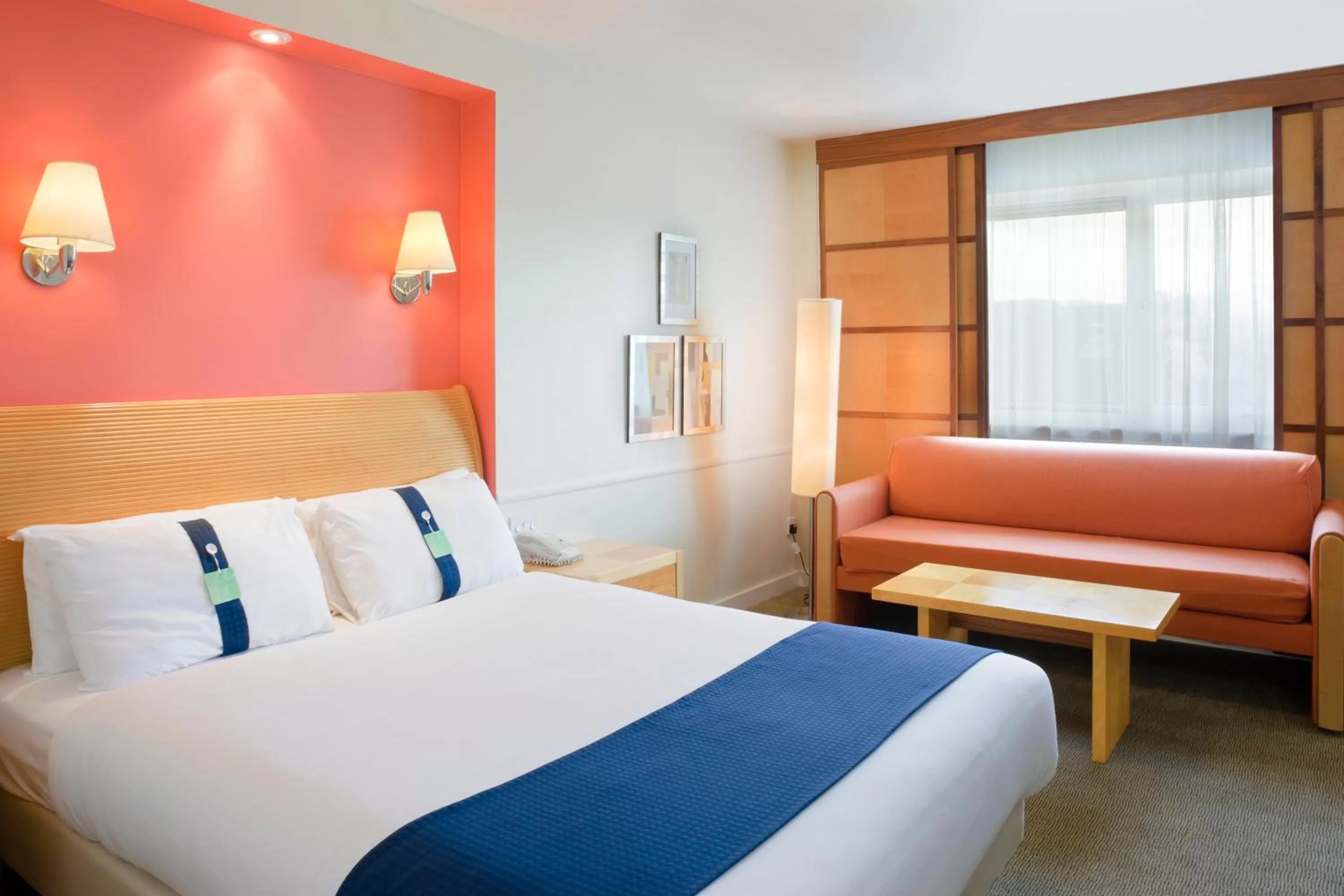Photo of the whole room, Bed in Holiday Inn Maidstone-Sevenoaks by IHG