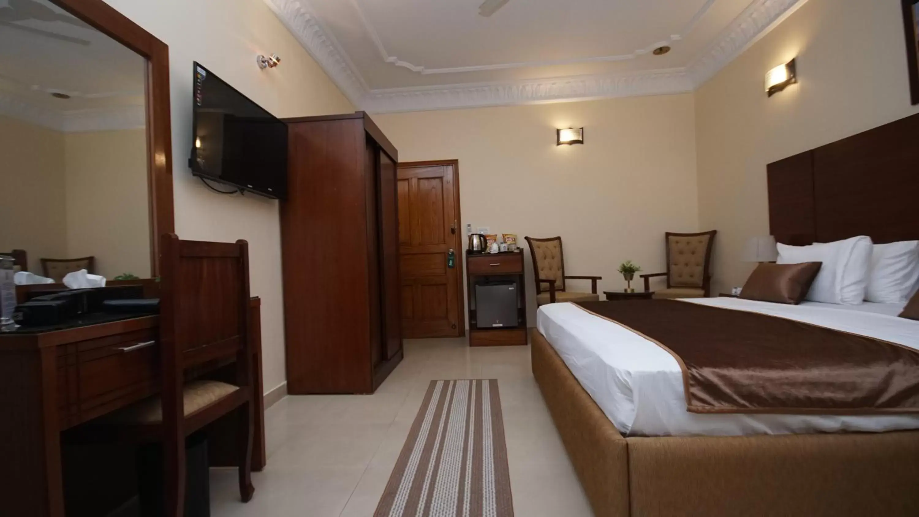 Superior King Room in World Inn Karachi Superior King Room in World Inn Karachi