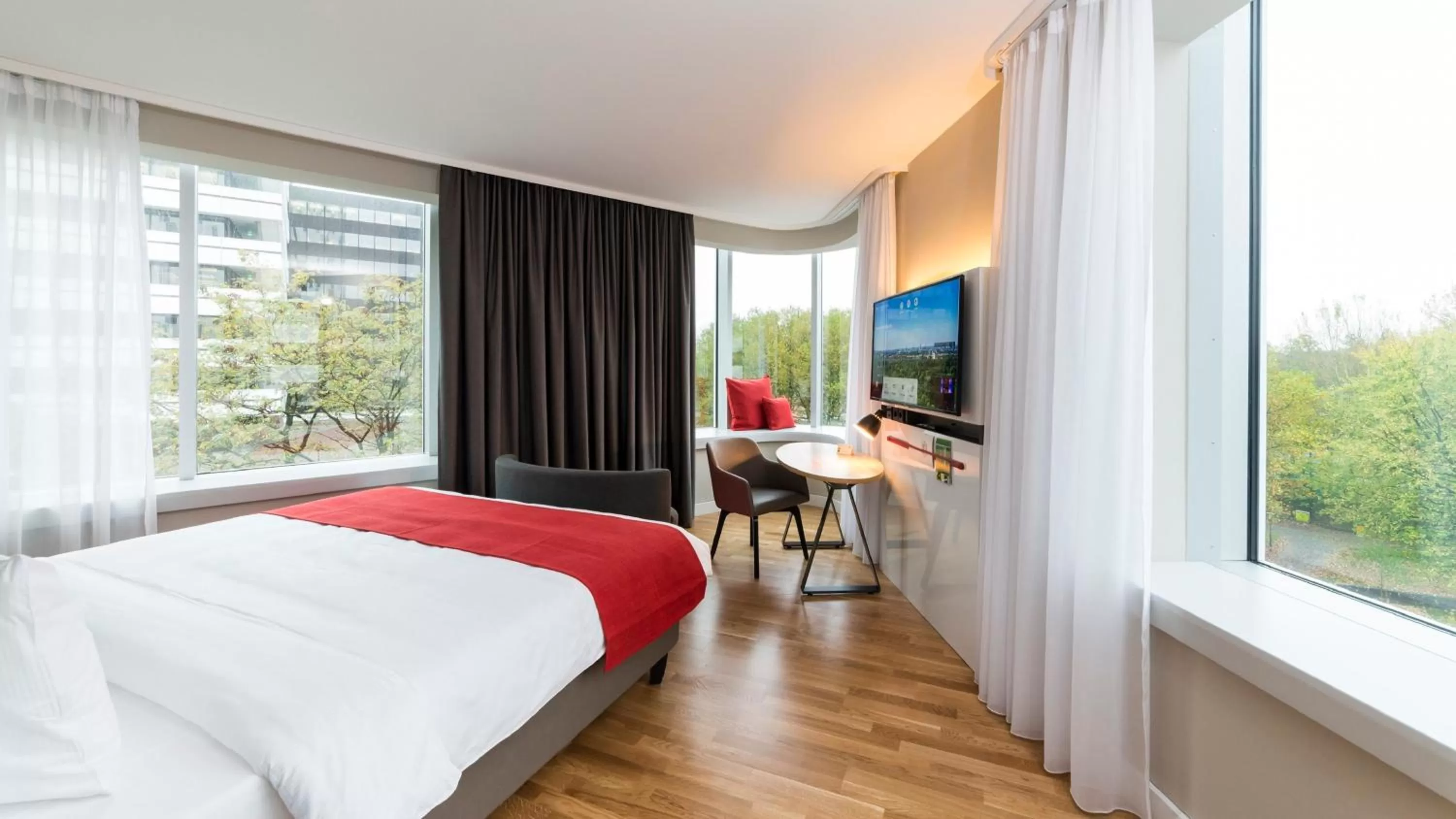 Photo of the whole room, Bed in Holiday Inn Hamburg - City Nord by IHG