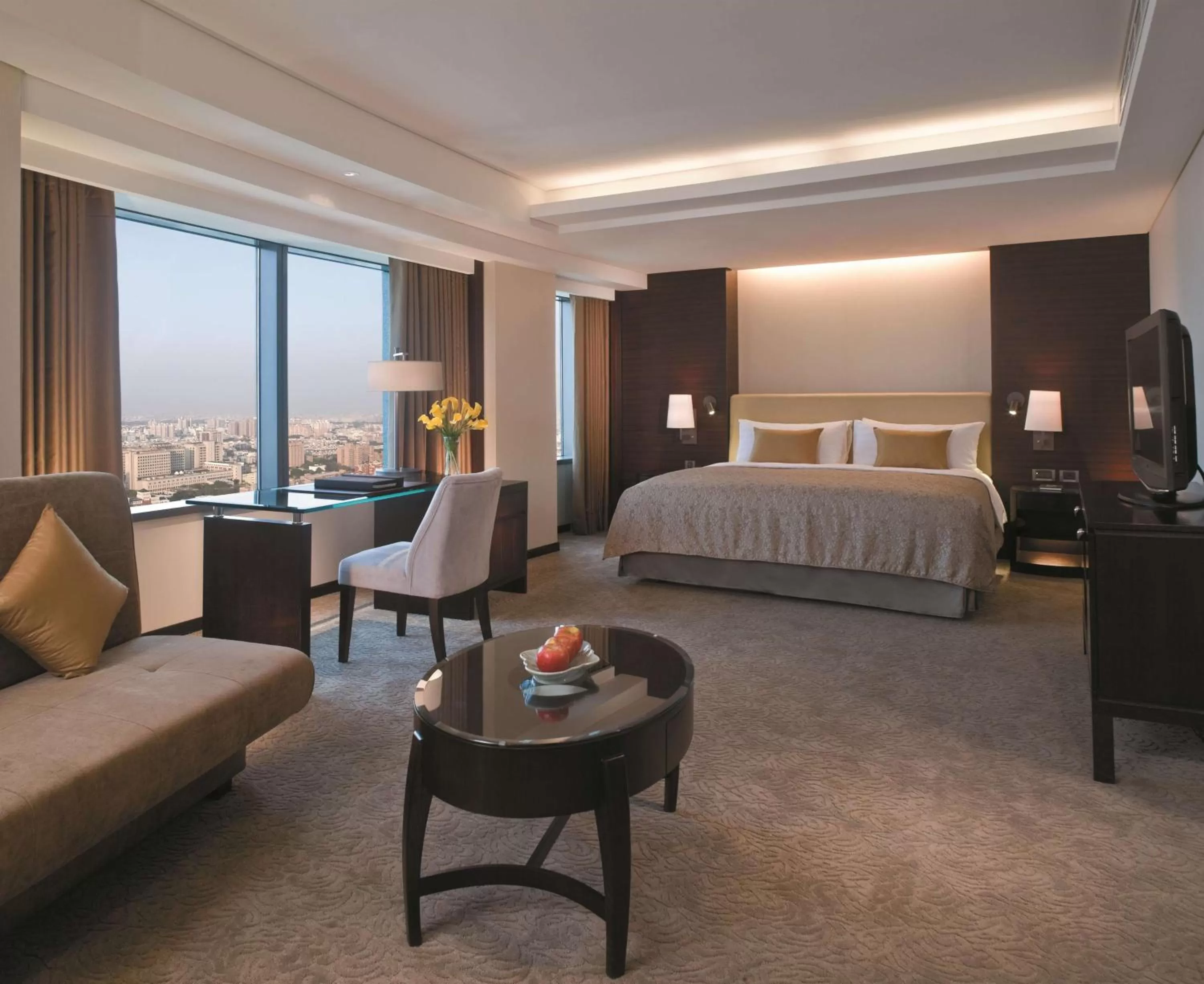 Photo of the whole room, Bed in Shangri-La Far Eastern Tainan