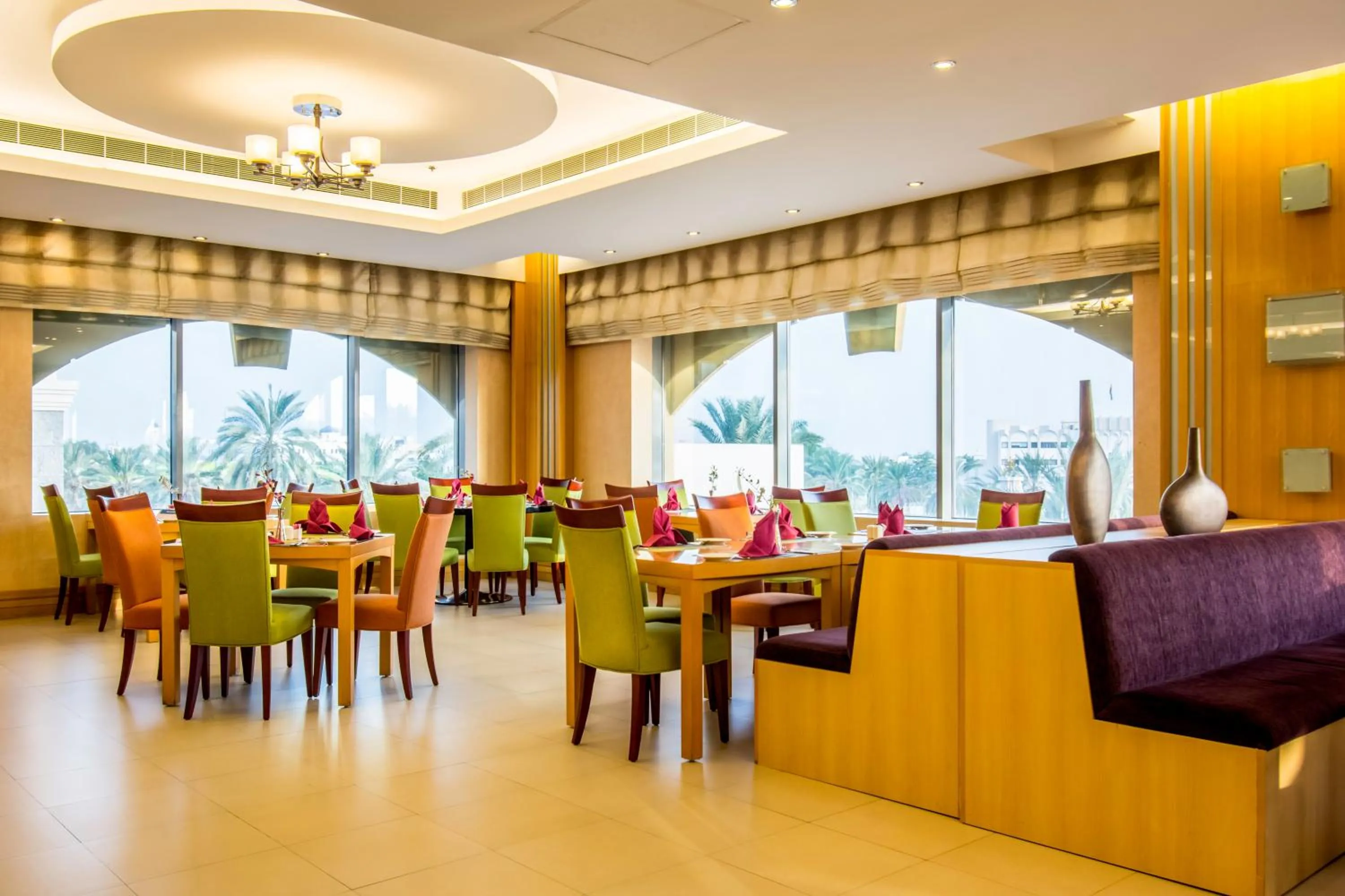 Restaurant/places to eat in City Seasons Hotel & Suites Muscat