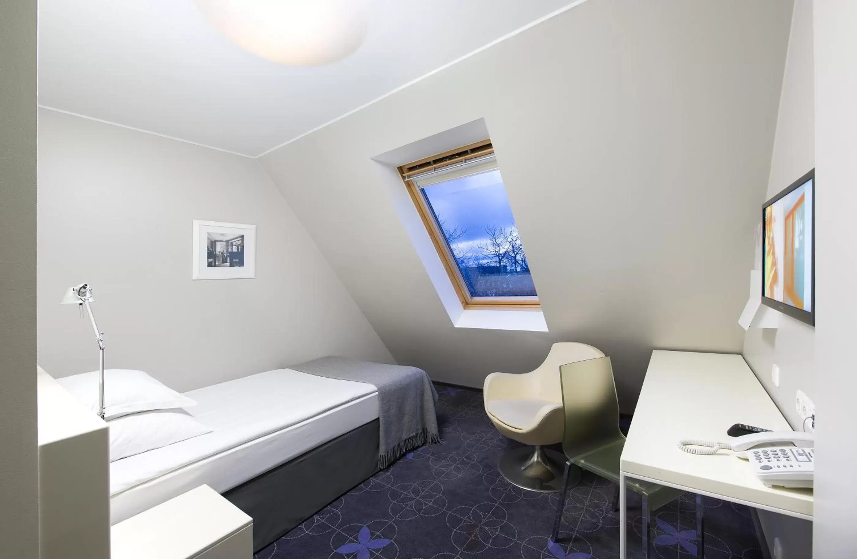 Standard Single Room without Air Conditioning - single occupancy in Hotel L'Ermitage Standard Single Room without Air Conditioning - single occupancy in Hotel L'Ermitage