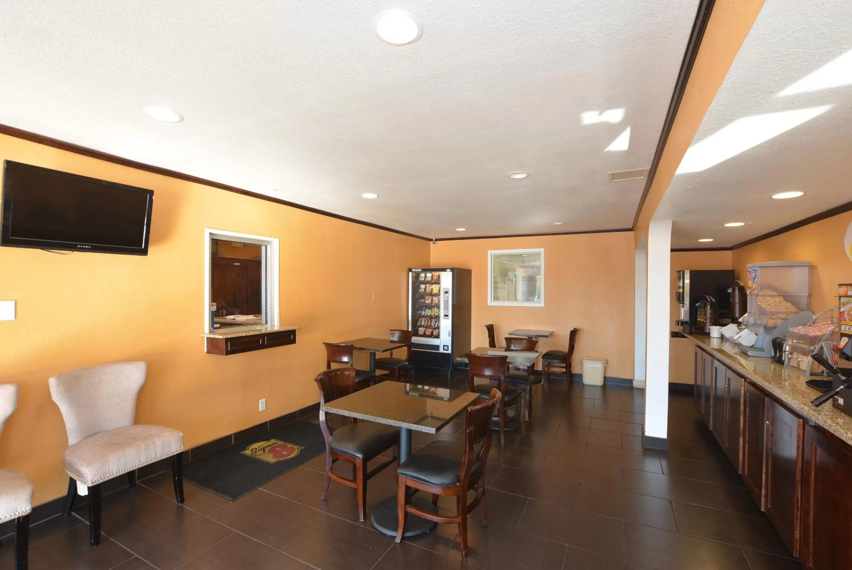 Restaurant/places to eat in Super 8 by Wyndham Midwest City OK