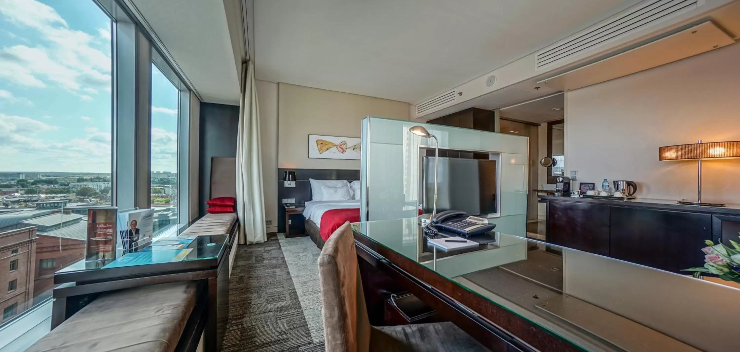 Communal lounge/ TV room in Andersia Hotel & Spa Poznan, a member of Radisson Individuals