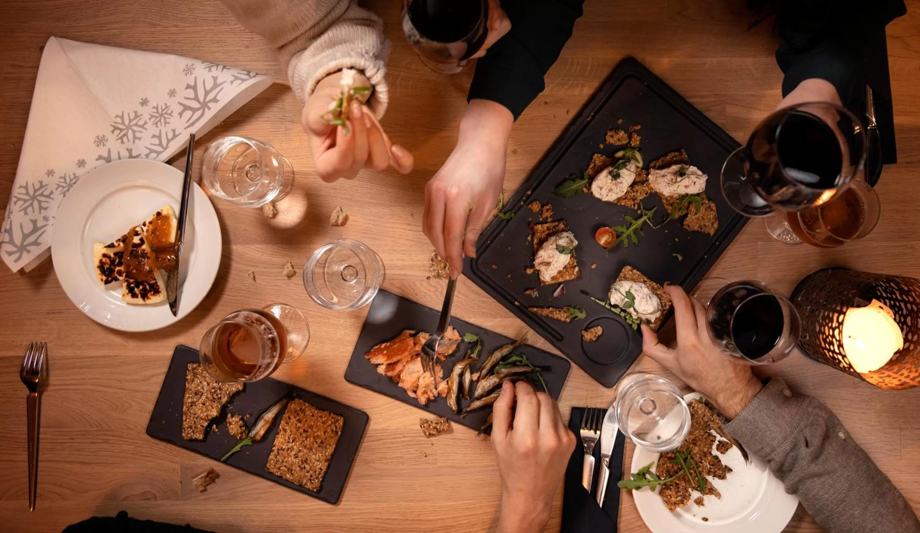 Restaurant/places to eat in Santa's Resort & Spa Hotel Sani