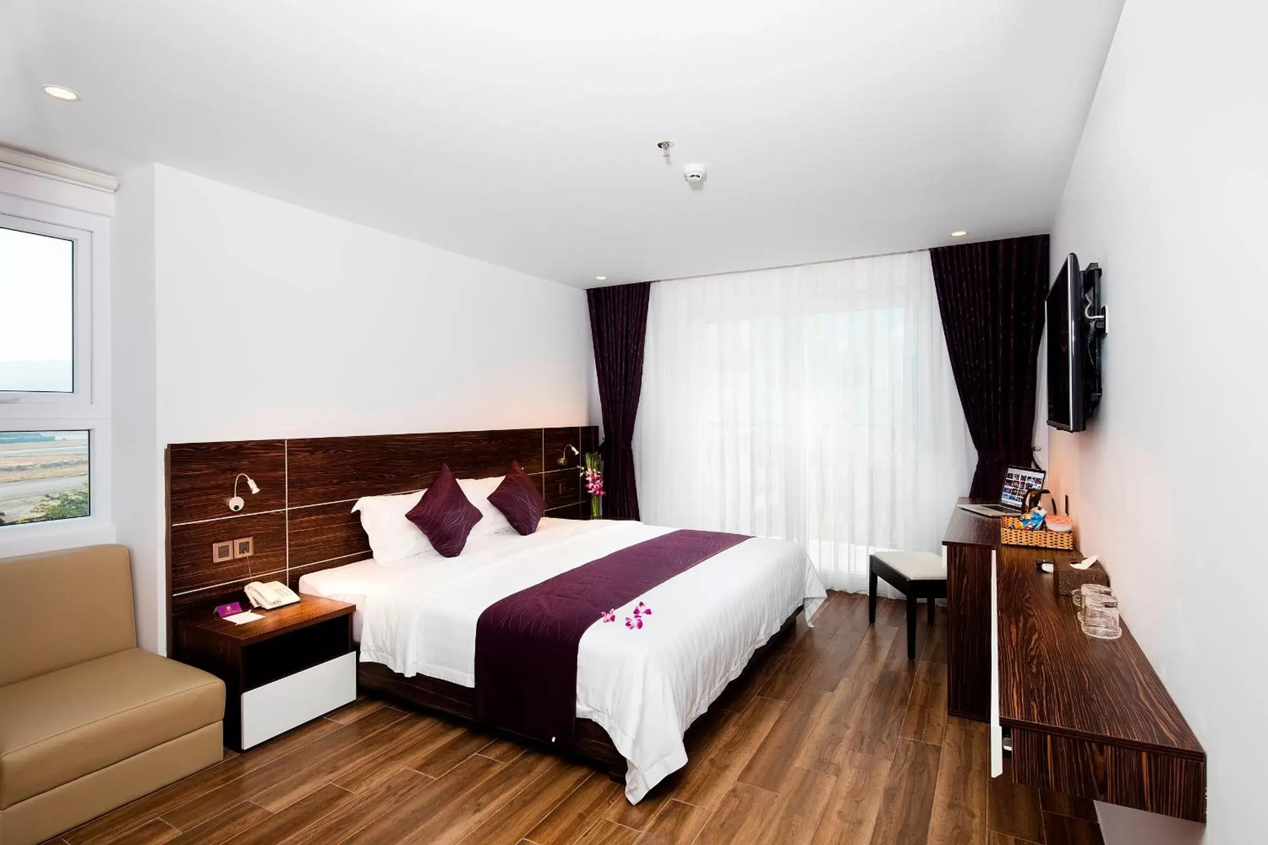 Premier Deluxe Double Room with Balcony and City View in Balcony Nha Trang Hotel Premier Deluxe Double Room with Balcony and City View in Balcony Nha Trang Hotel
