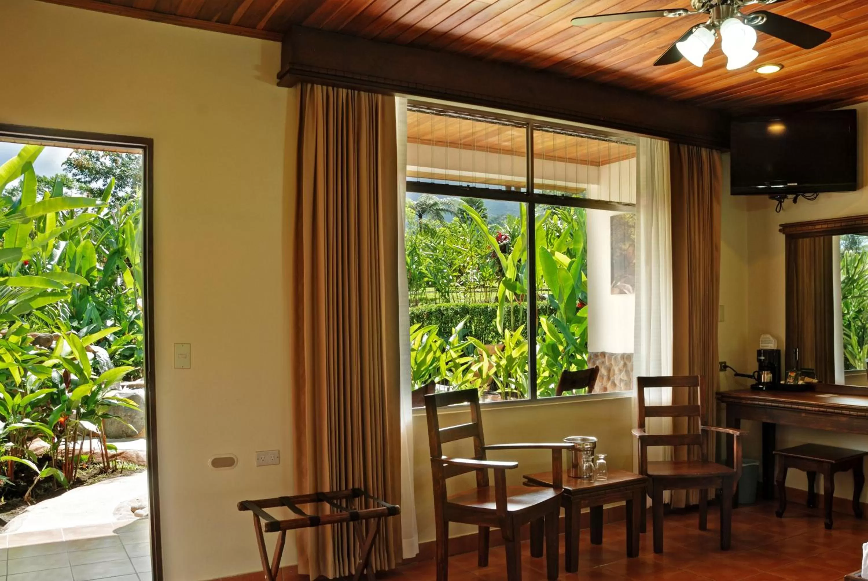 Garden view in Volcano Lodge, Hotel & Thermal Experience