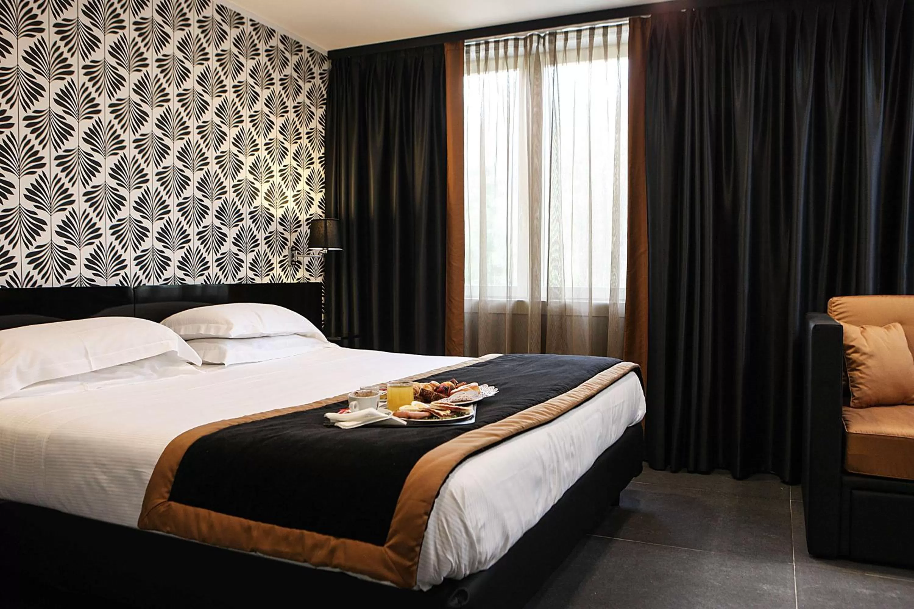 Photo of the whole room, Bed in Best Western JFK Hotel