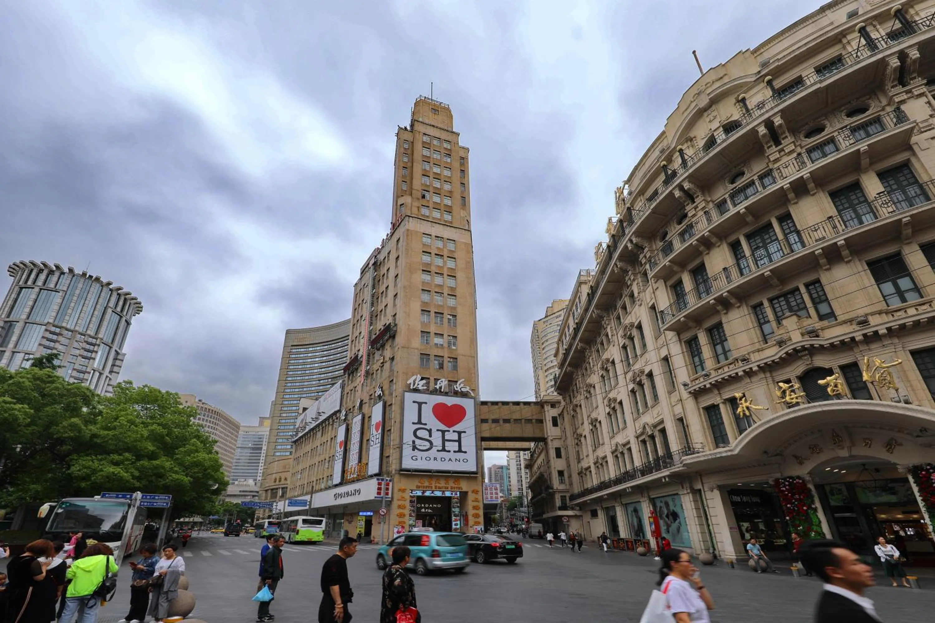 Neighbourhood in Seventh Heaven Hotel