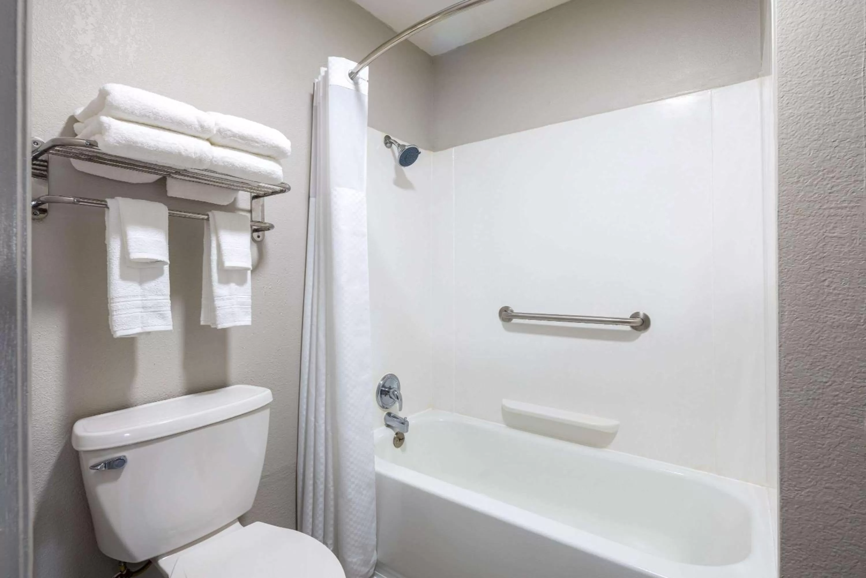 Bathroom in Days Inn by Wyndham Jackson