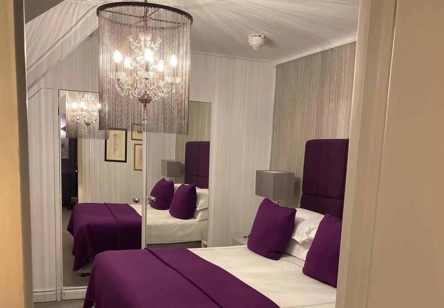 Bed in Great Fosters - Near Windsor