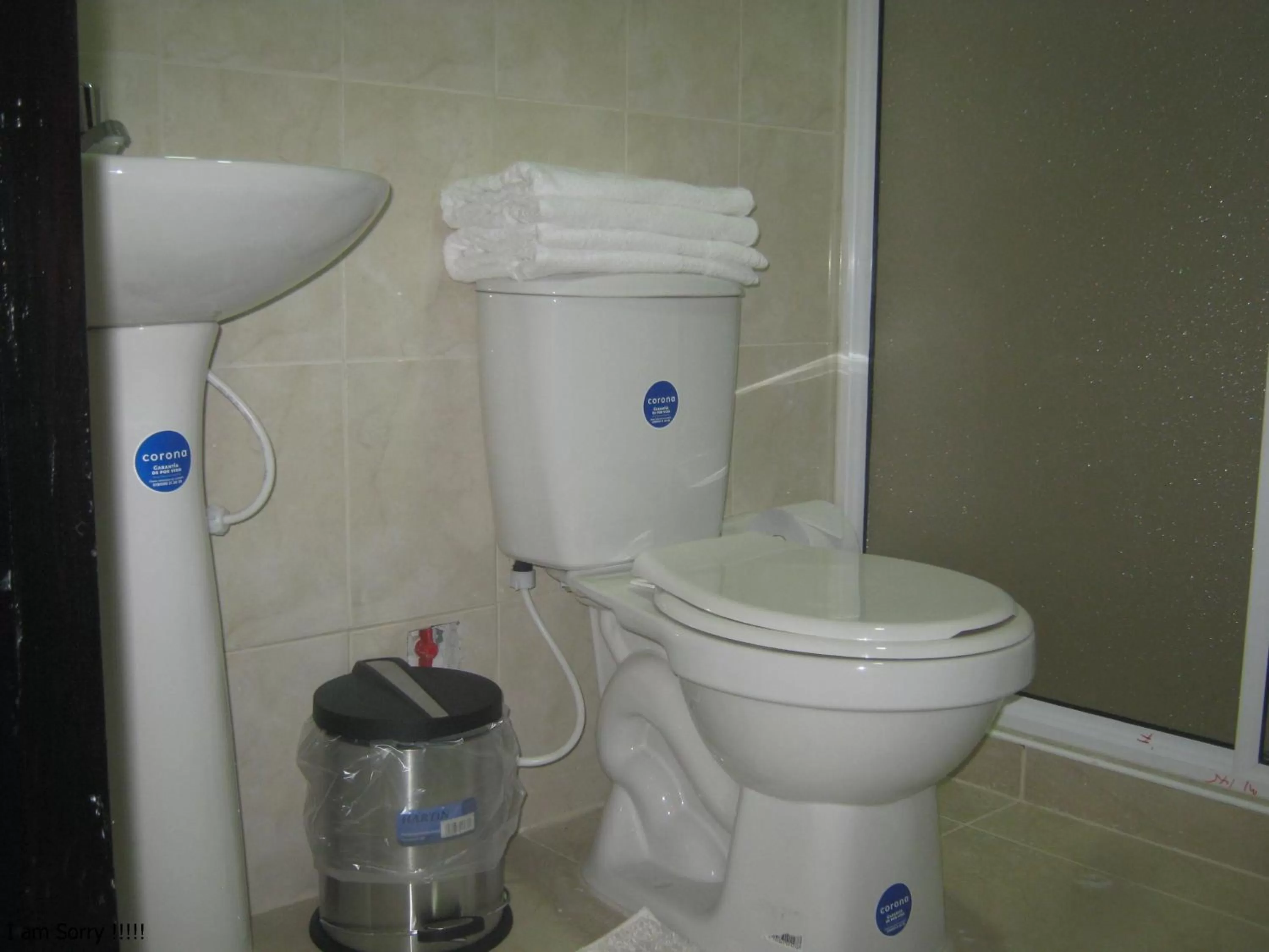 Toilet, Bathroom in Caribbean Island Hotel Piso 2