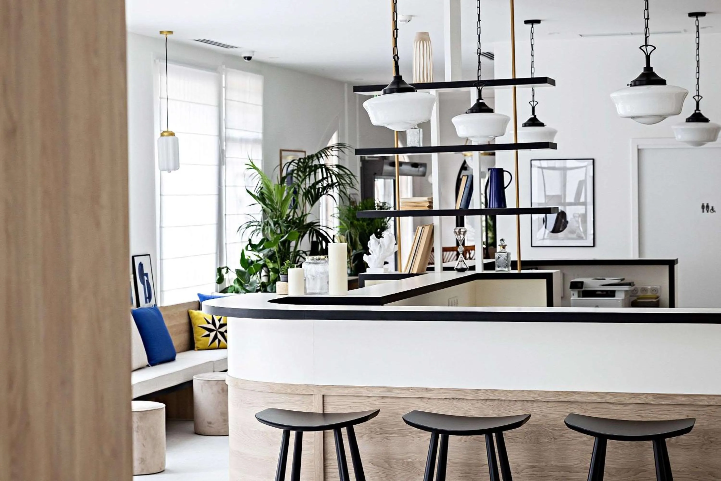 Lounge or bar in Le Riviera Collection, Signature Collection by Best Western