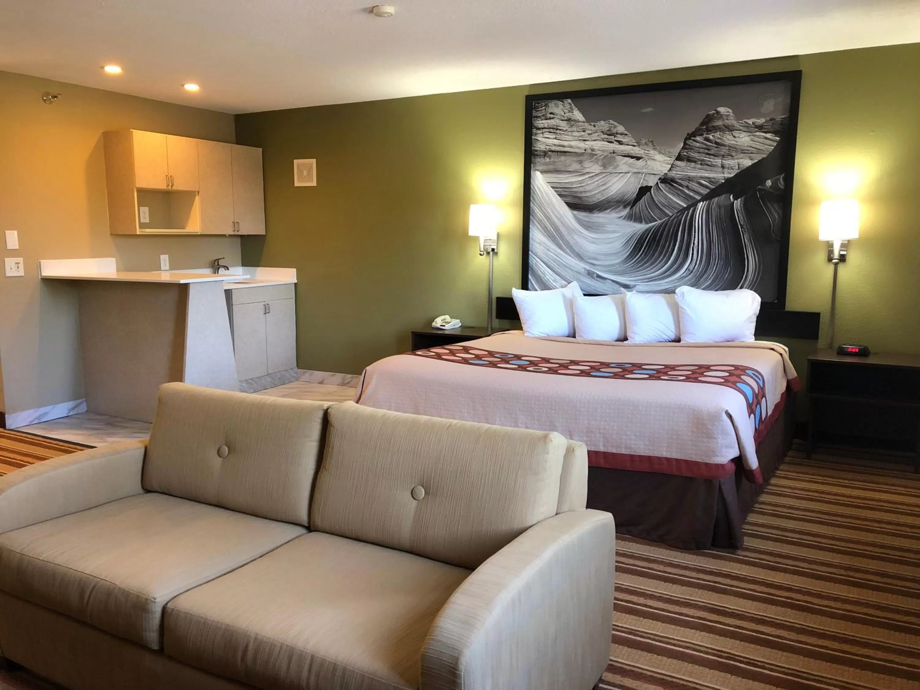 Bed in Super 8 by Wyndham S Jordan/Sandy/Slc Area