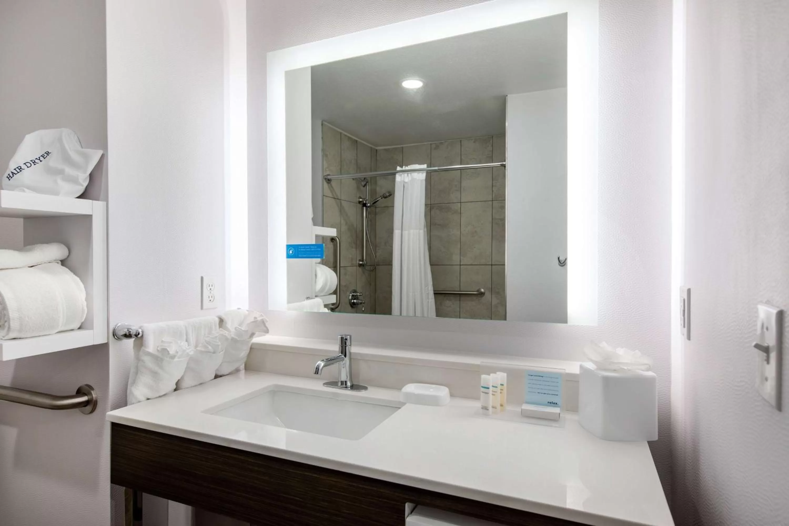 Bathroom in Hampton Inn & Suites Ruidoso Downs