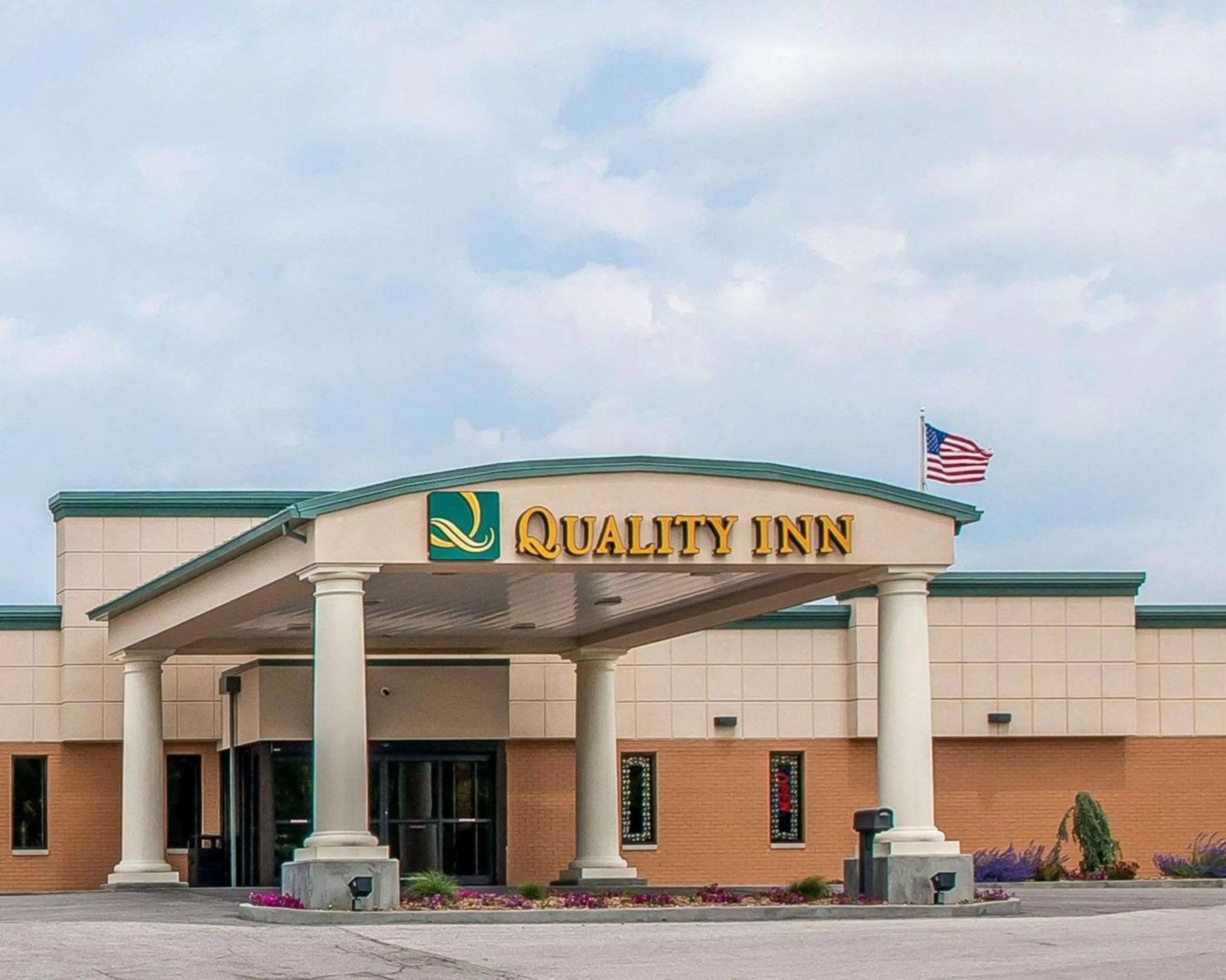 Property building in Quality Inn Huntingburg - Jasper