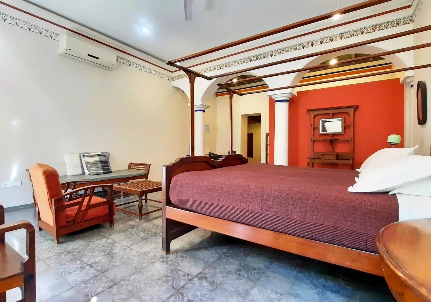 Photo of the whole room, Bed in Saratha Vilas Chettinad