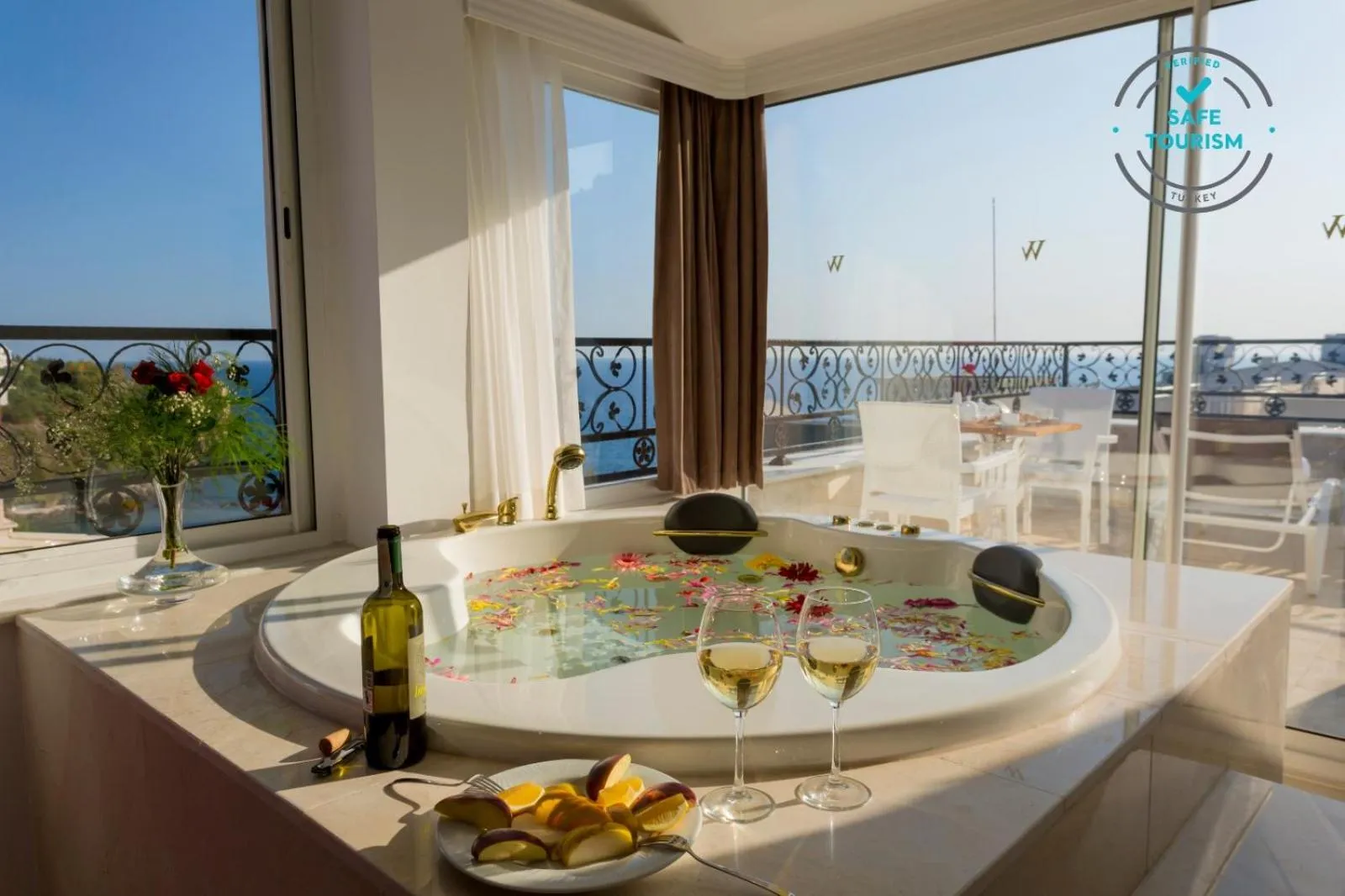 Hot Tub in Wise Hotel & Spa - Adults Only