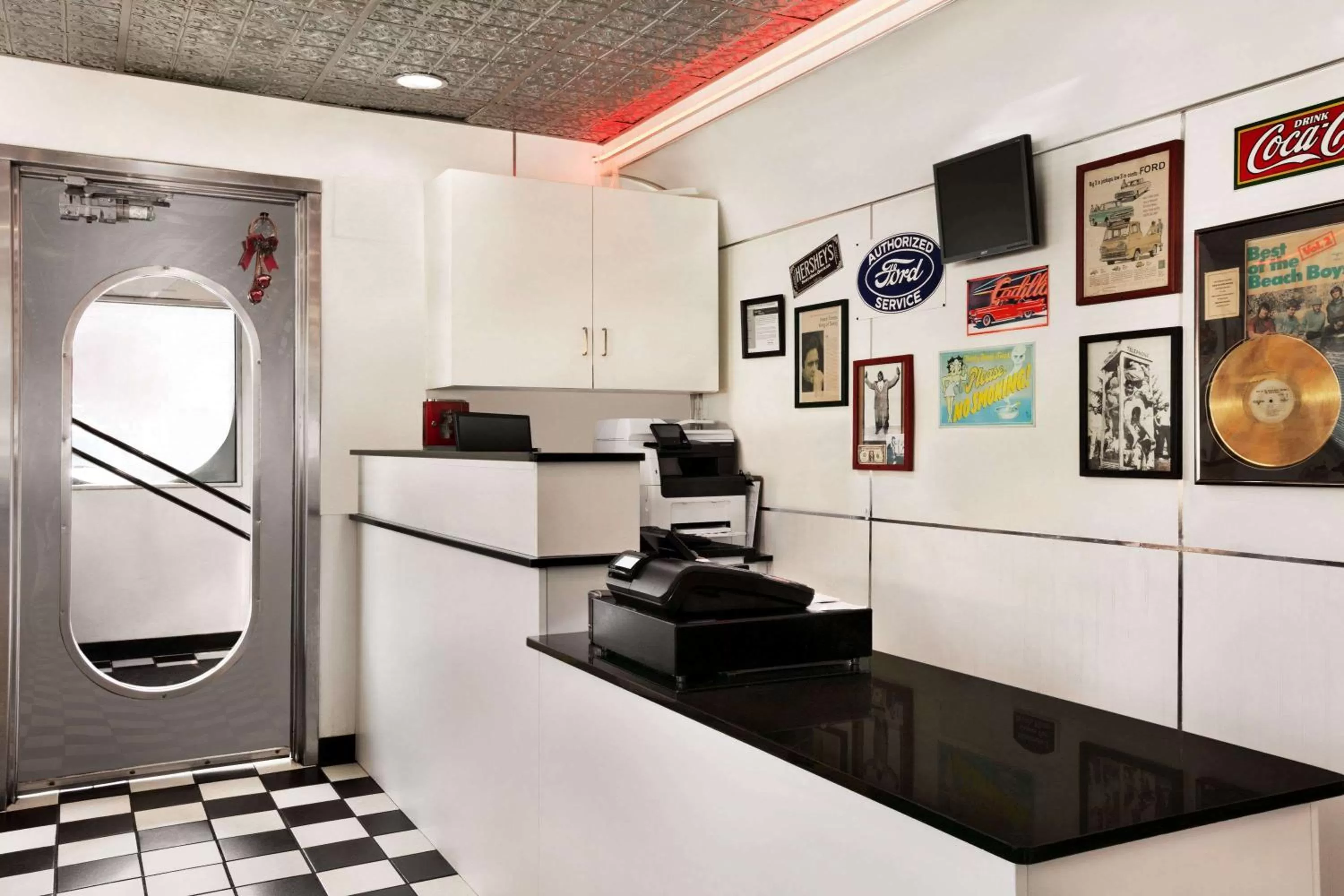 Lobby or reception in Travelodge by Wyndham Low Moor Near Covington