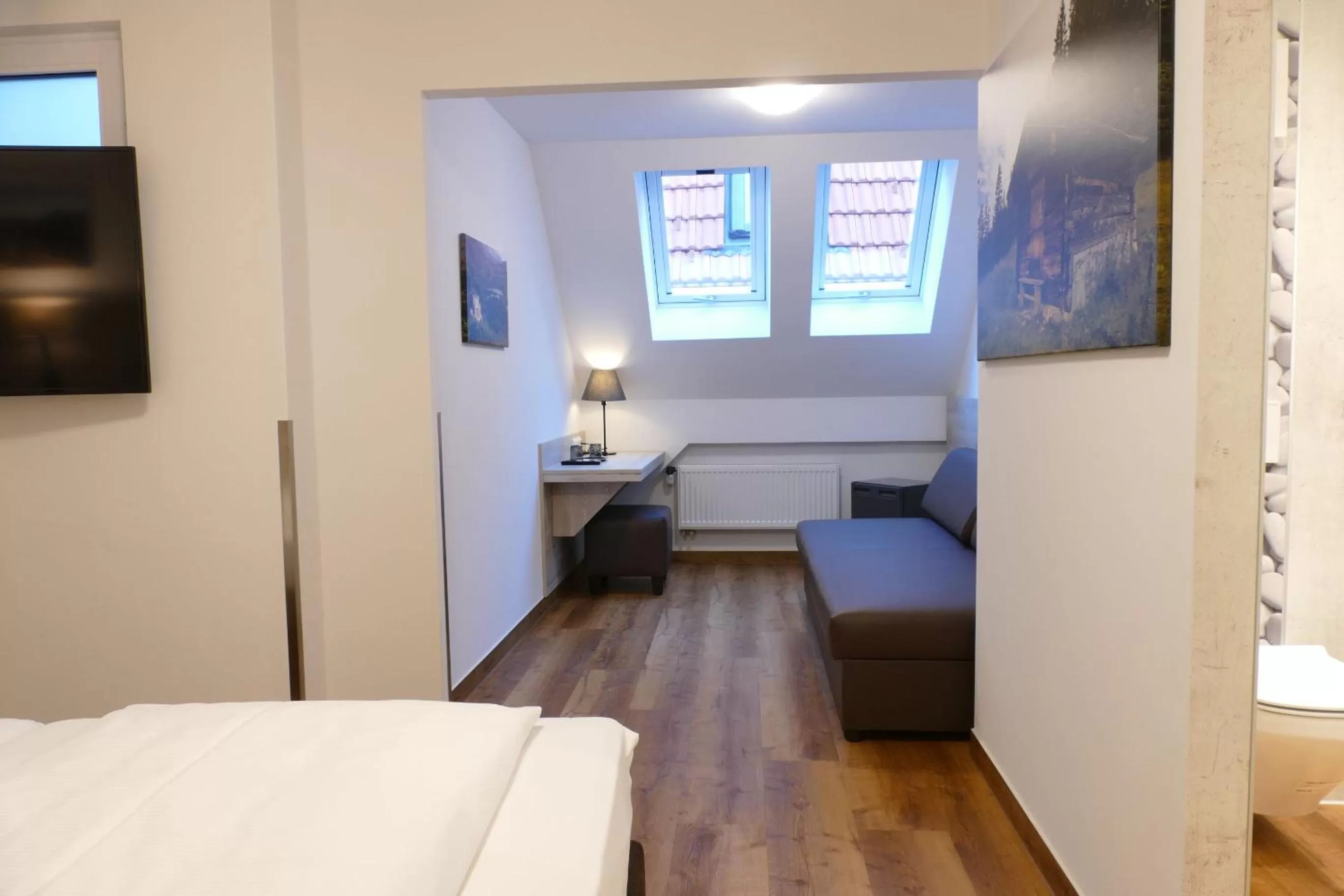 Photo of the whole room, Bed in Altstadthotel "Zum Hechten"