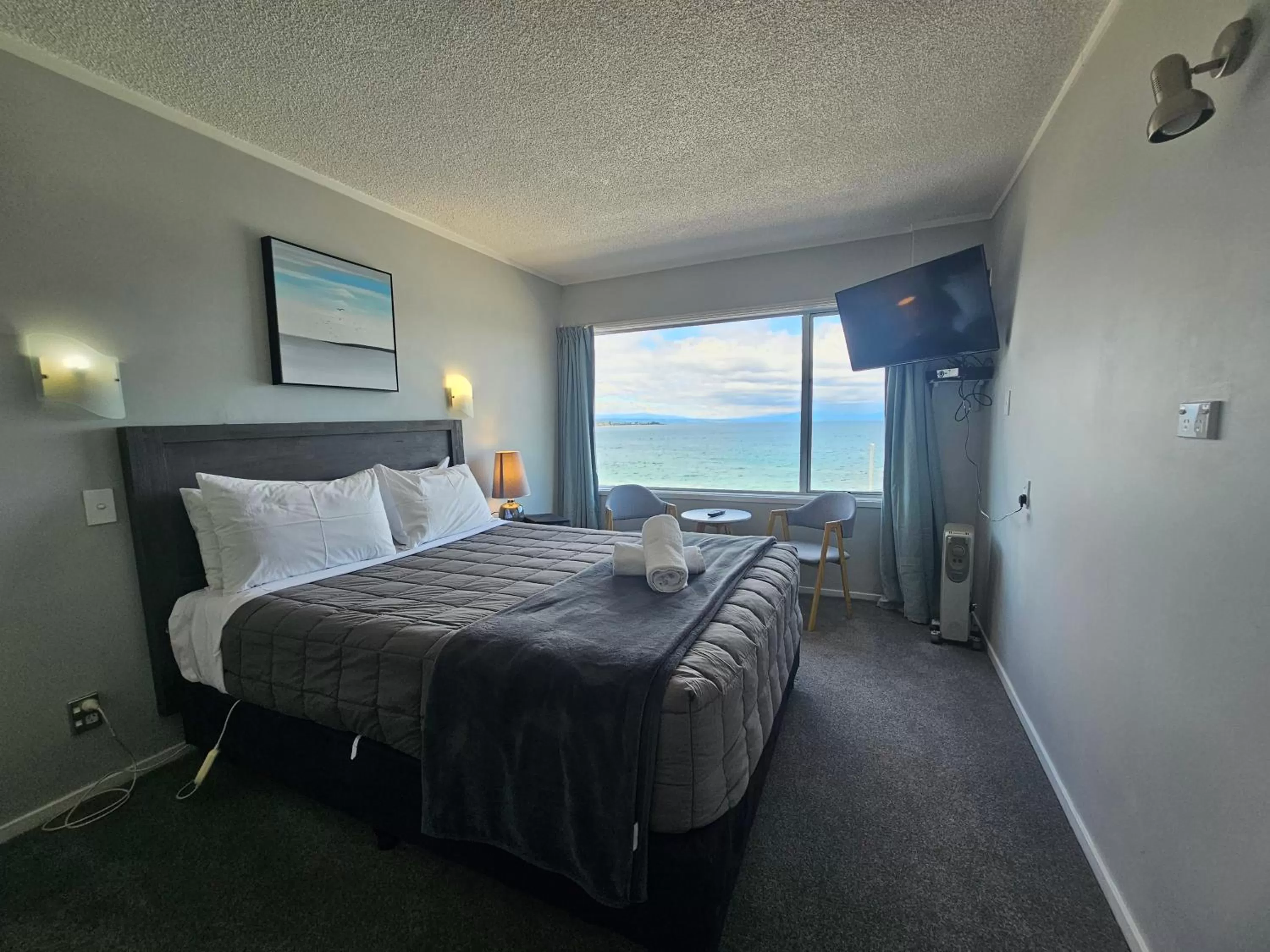 Bed in Tui Oaks Motel