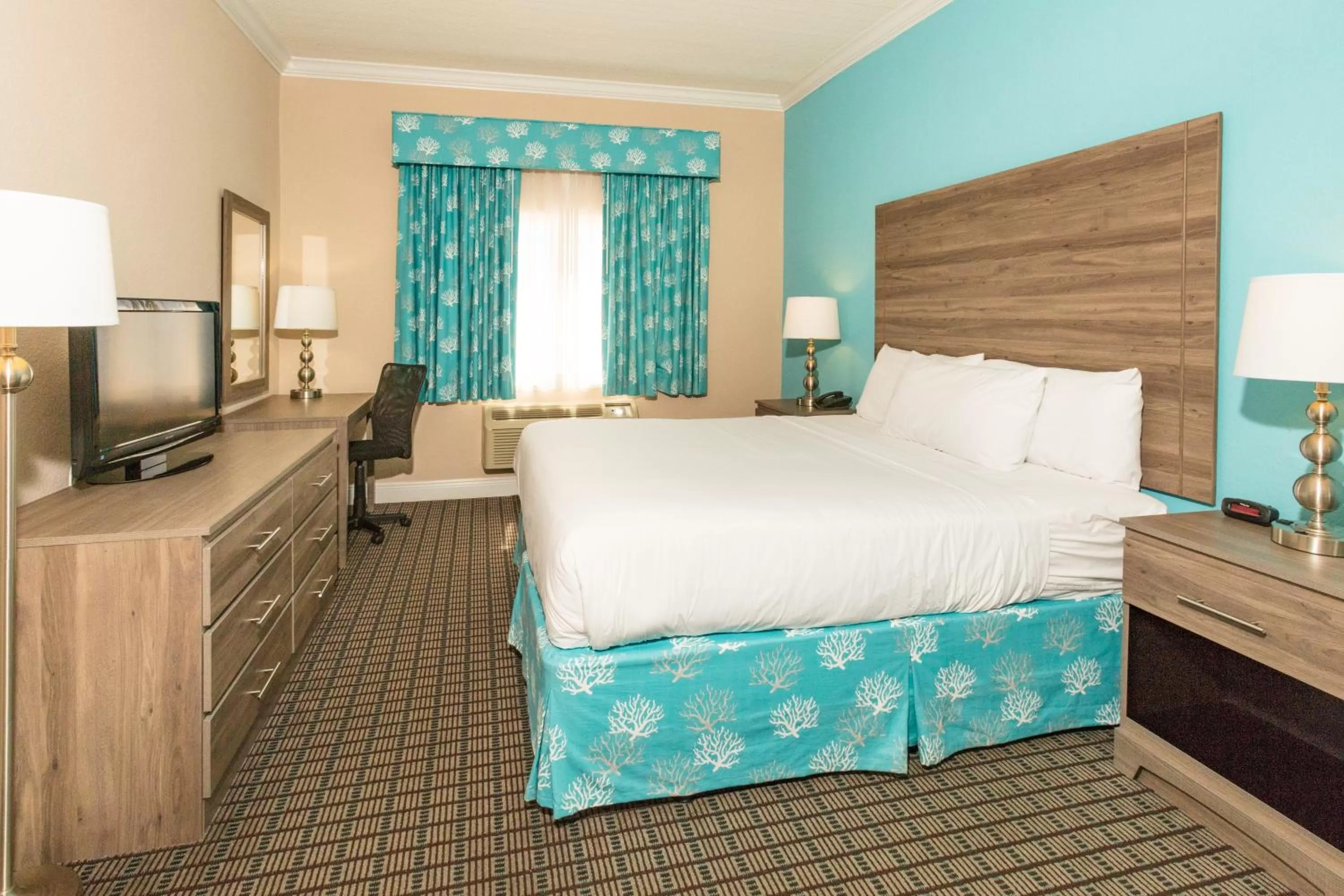 Deluxe King Room in Amelia Hotel at the Beach