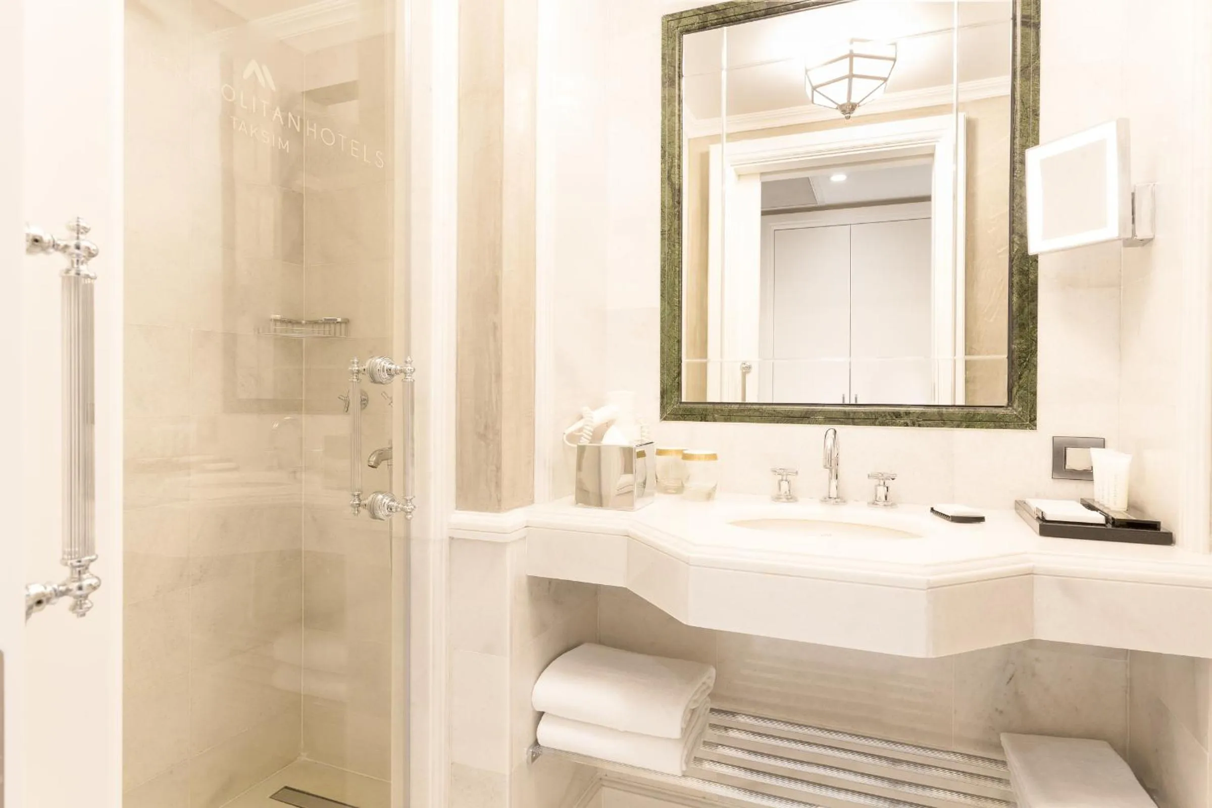 Shower in Metropolitan Hotels Taksim