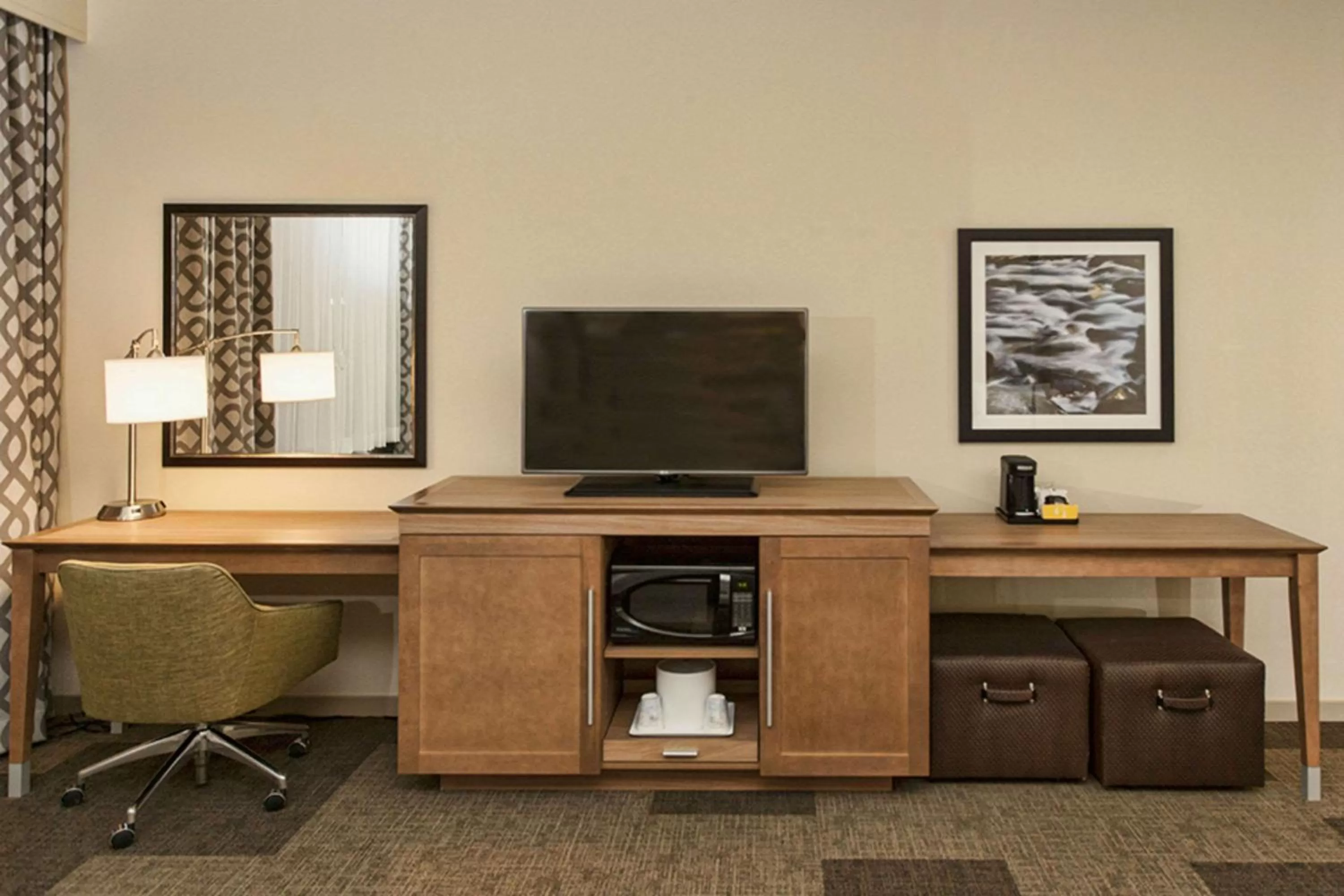 Bed in Hampton Inn Hibbing