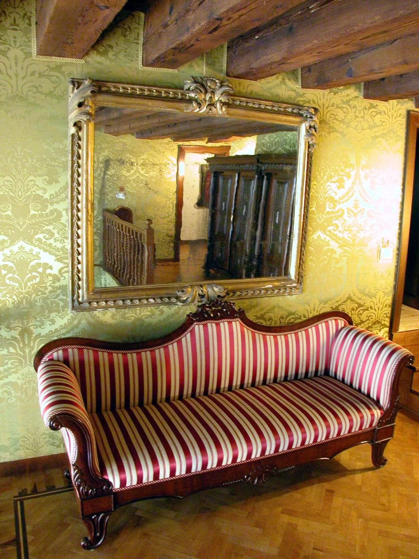 Decorative detail in Hotel Palazzo Abadessa