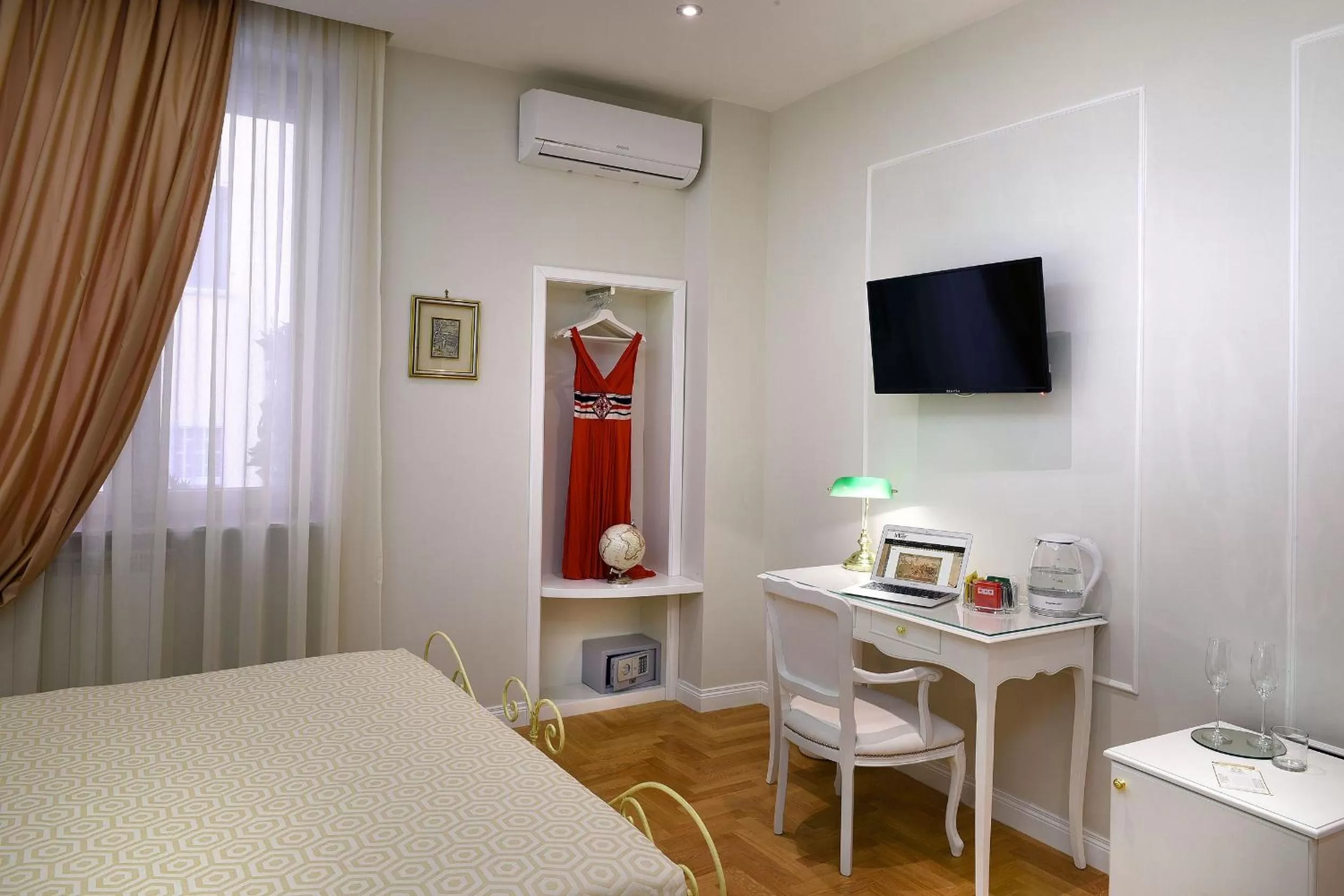 Photo of the whole room, Bed in Residenza Borbonica