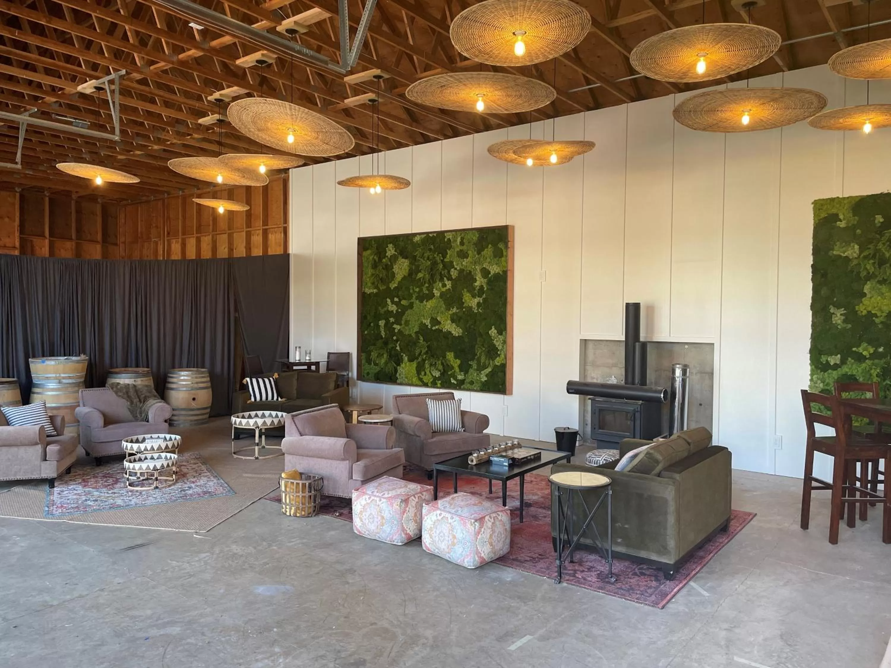 Communal lounge/ TV room in The Setting Inn Willamette Valley