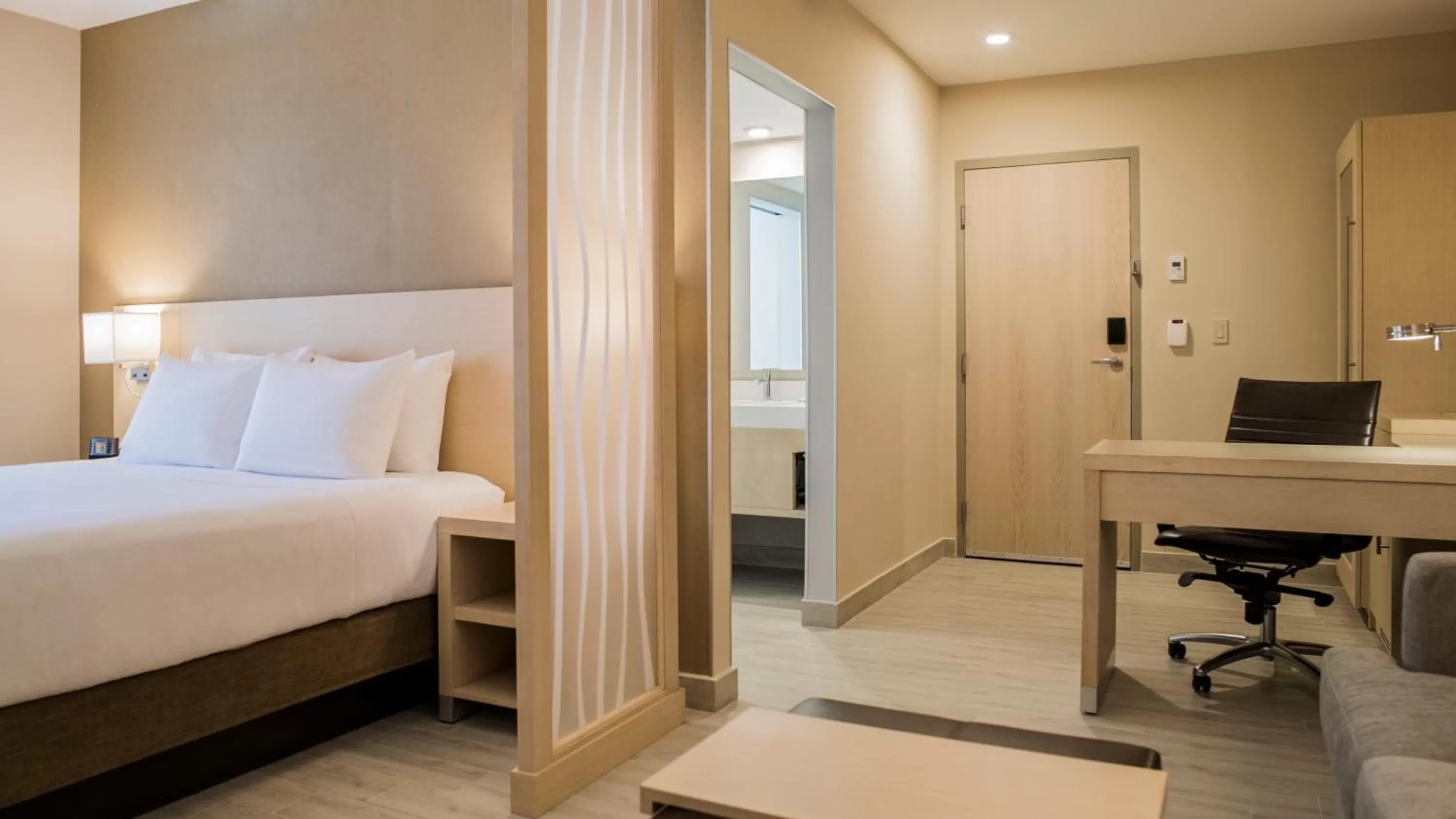 Photo of the whole room, Bed in Hyatt Place Managua